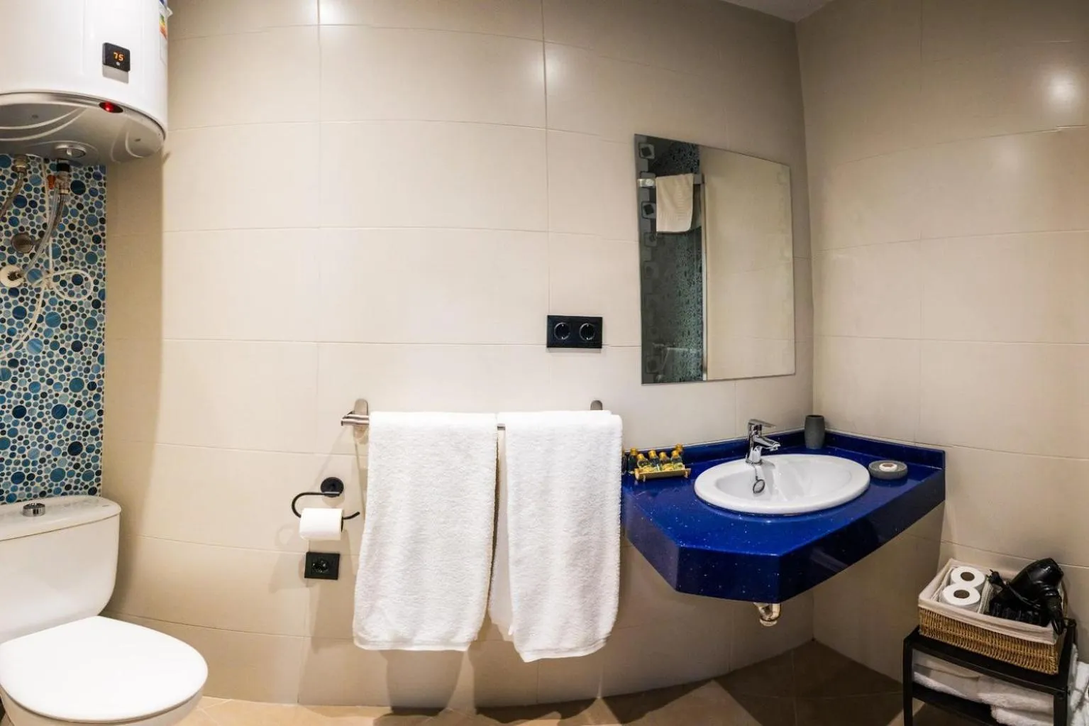 Bathroom in Apartamentos Reyes Católicos