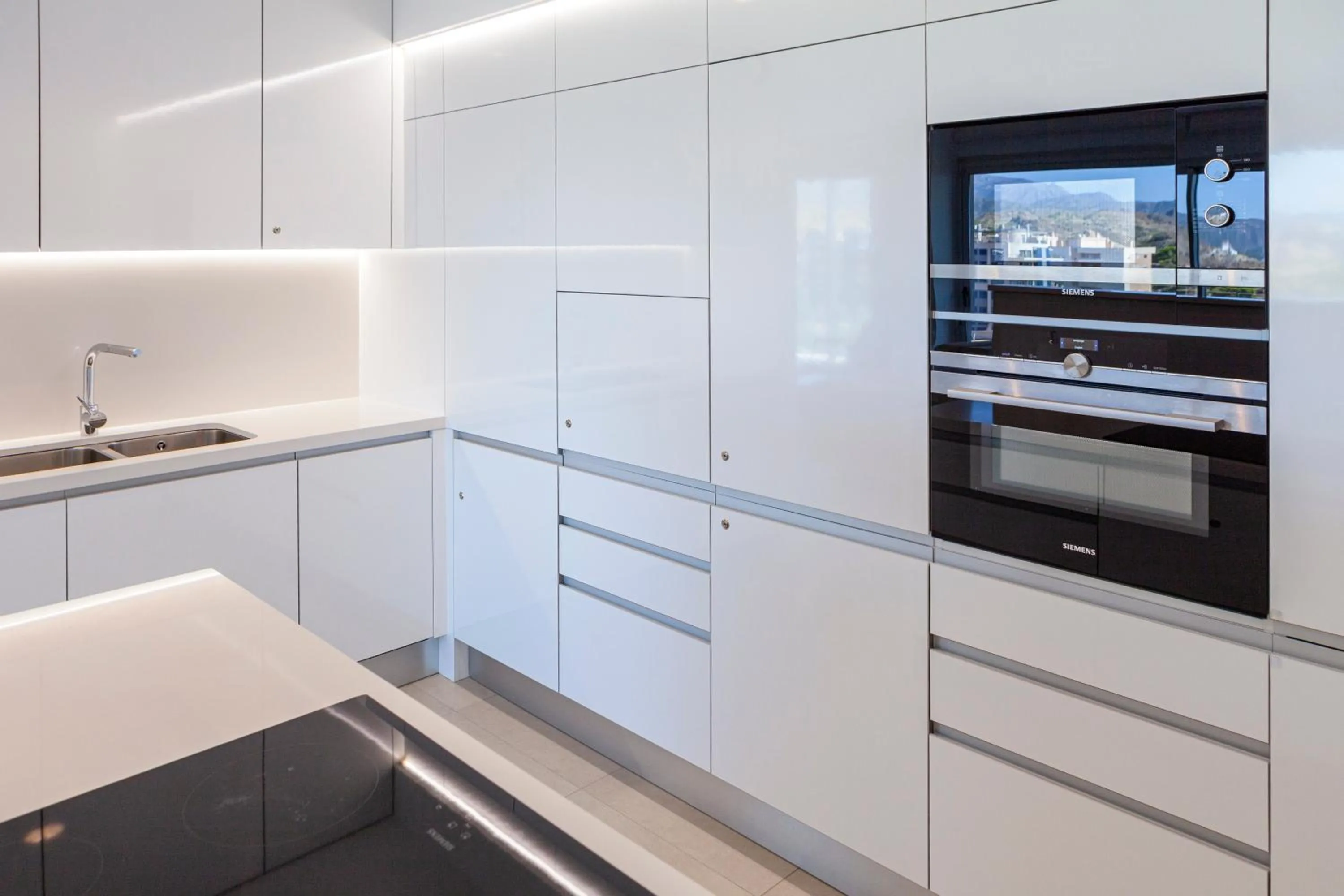 Kitchen or kitchenette in Blue Line Apartment Hotel - Be Line Group