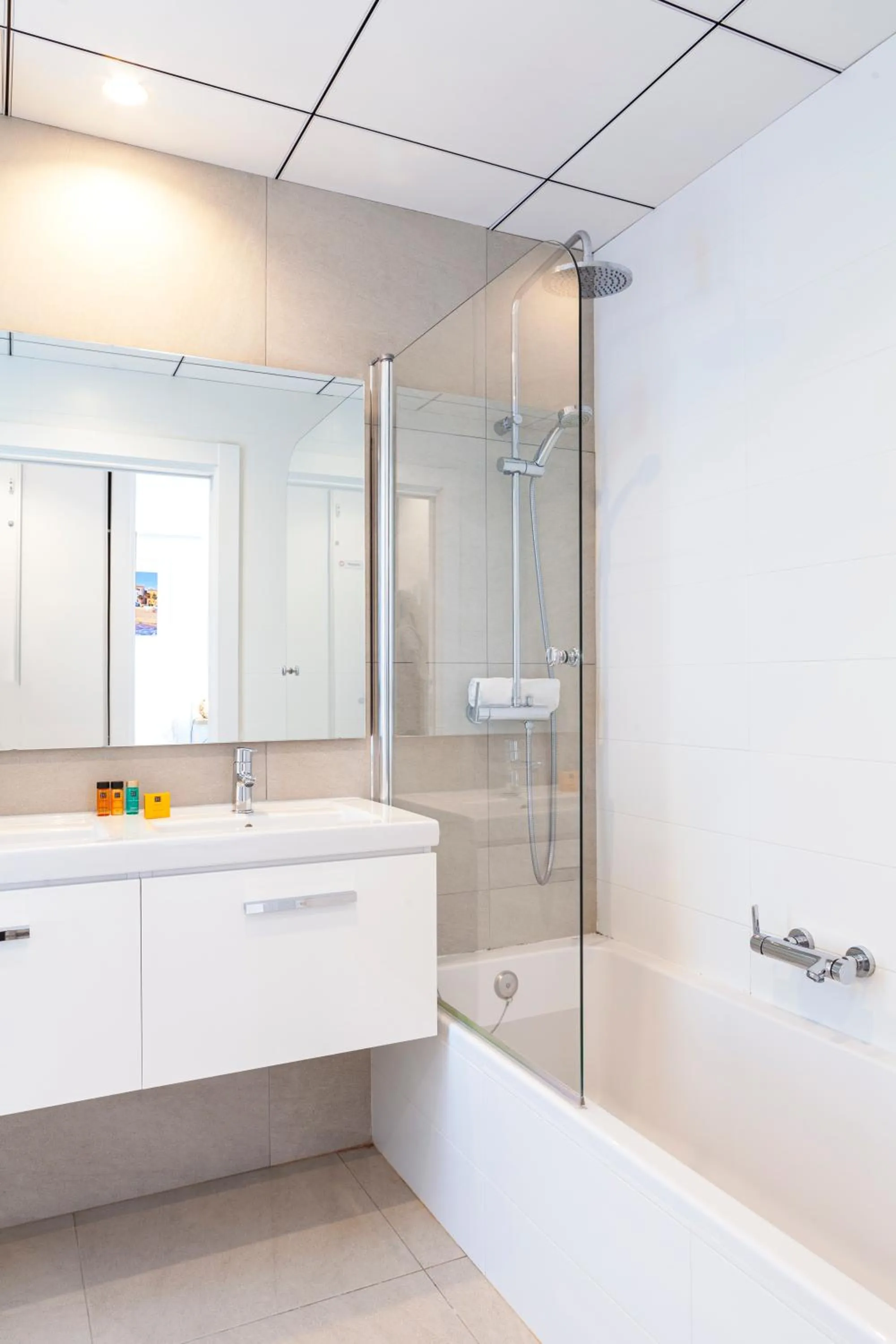 Bathroom in Blue Line Apartment Hotel - Be Line Group