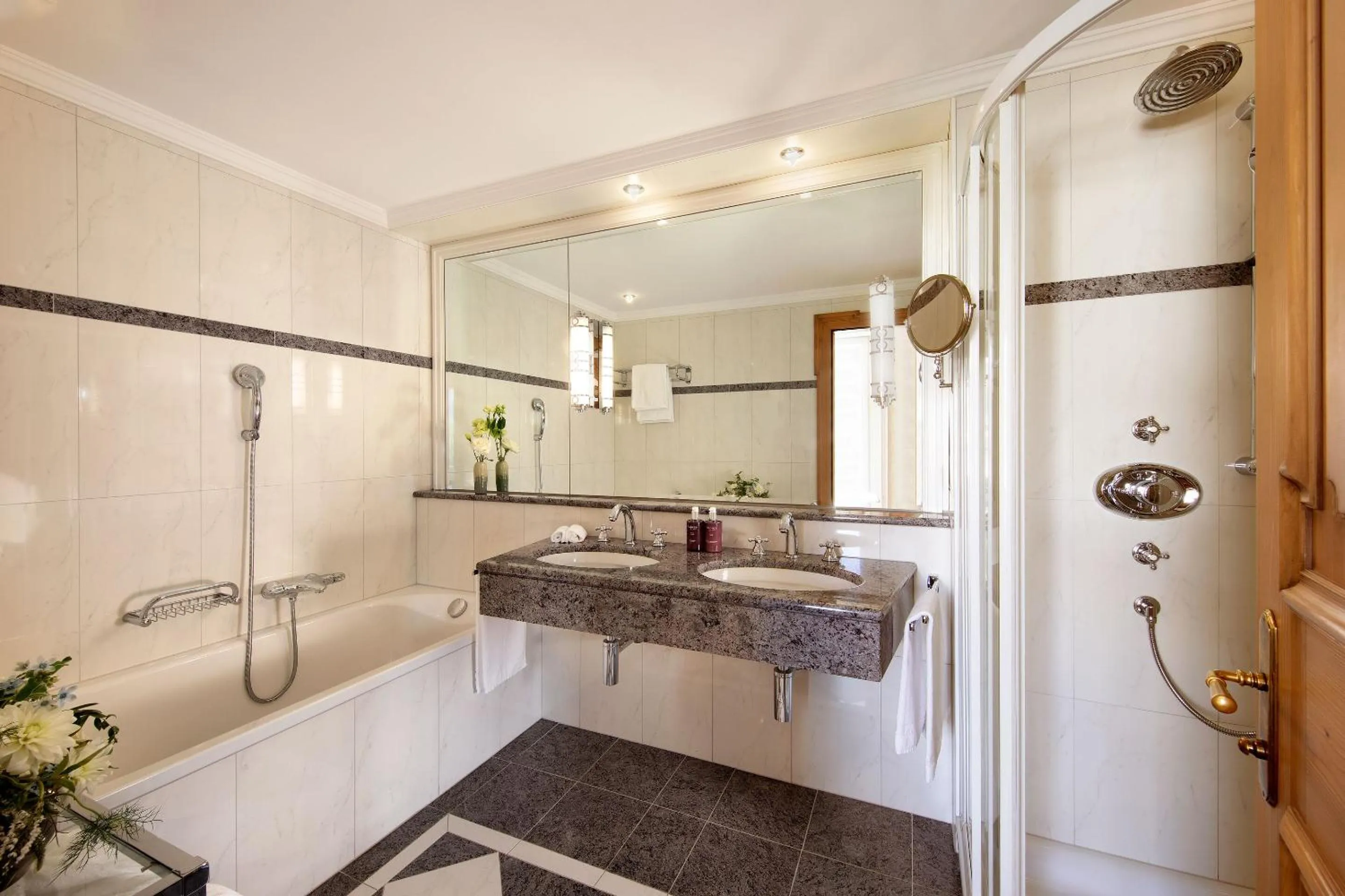 Shower in Grand Hotel Kronenhof