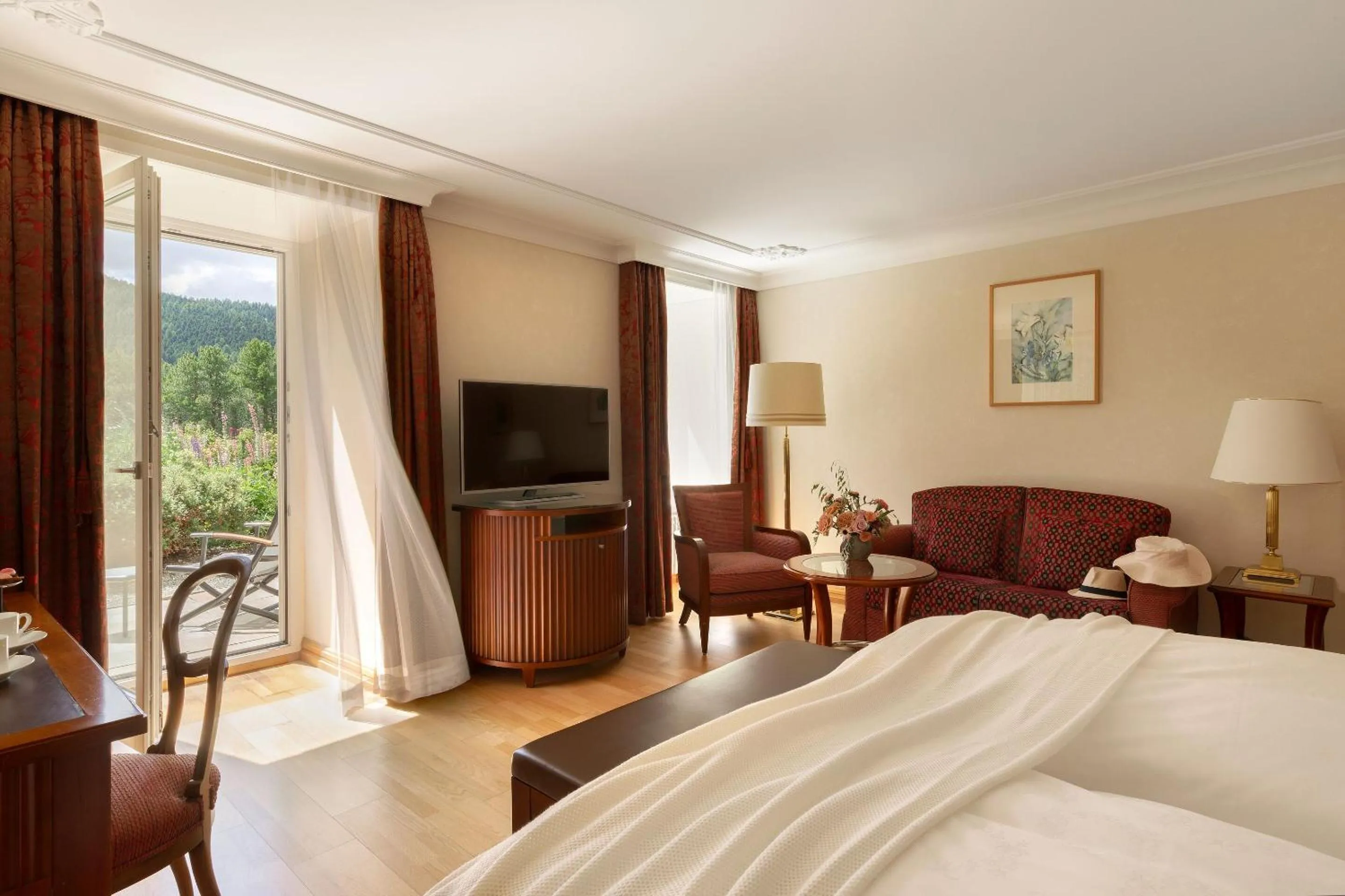 Balcony/Terrace, Bed in Grand Hotel Kronenhof