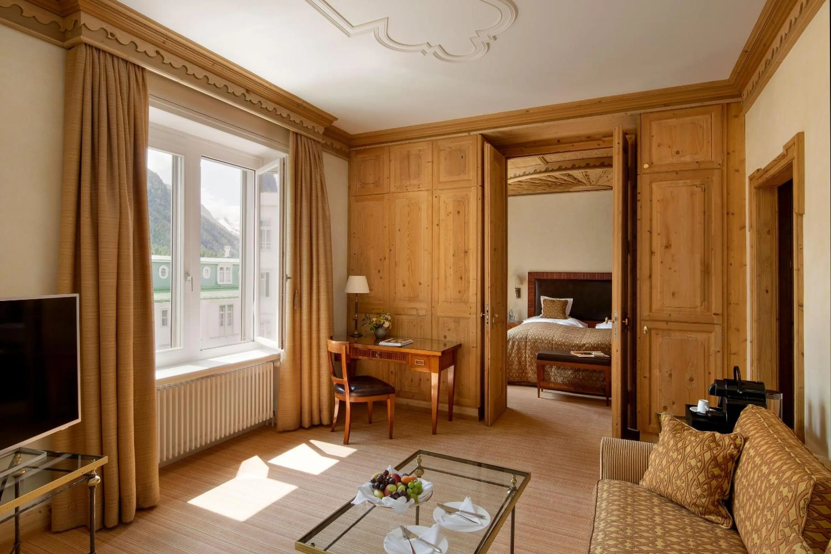 Living room, Bed in Grand Hotel Kronenhof