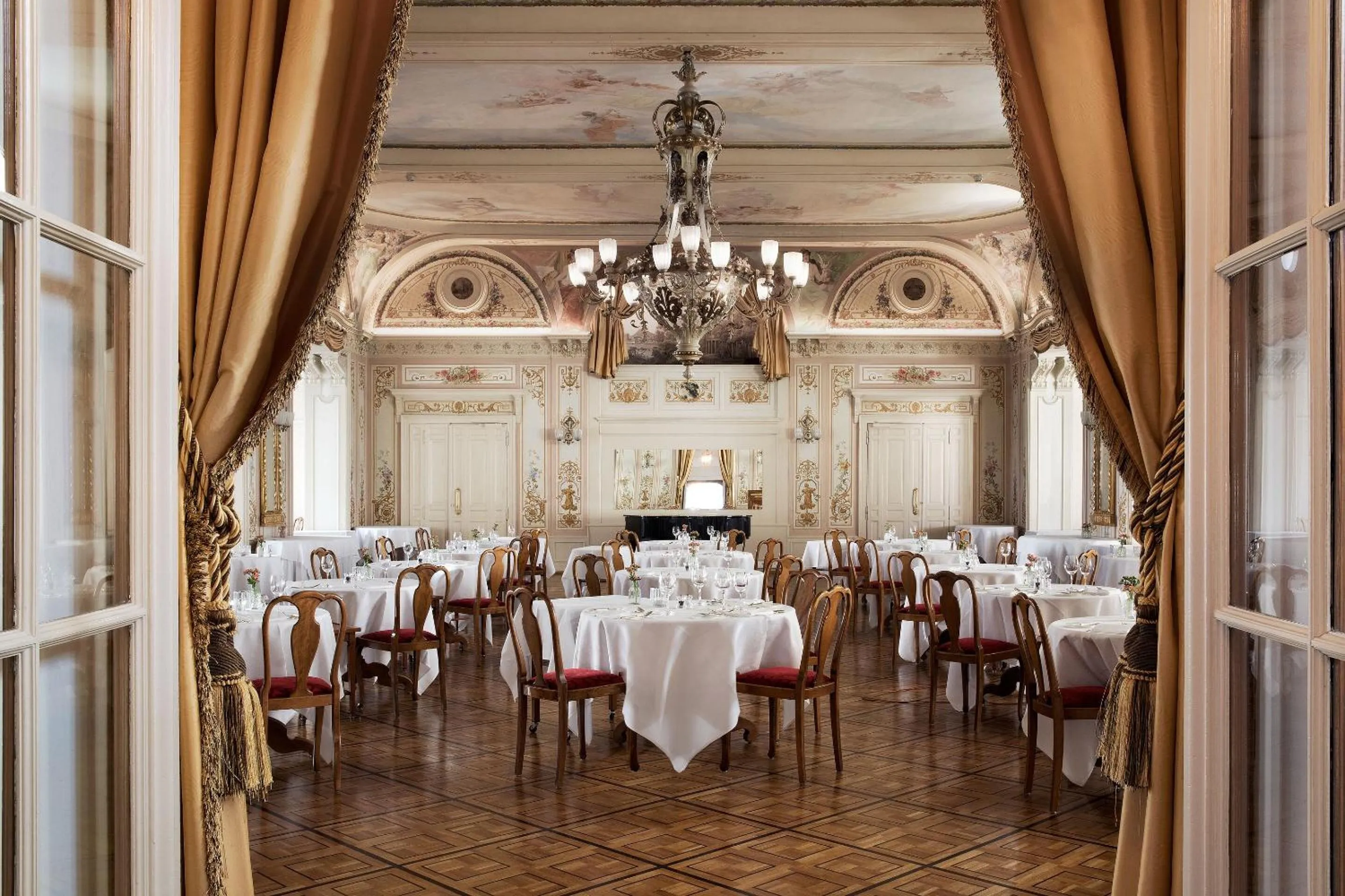 Restaurant/places to eat in Grand Hotel Kronenhof