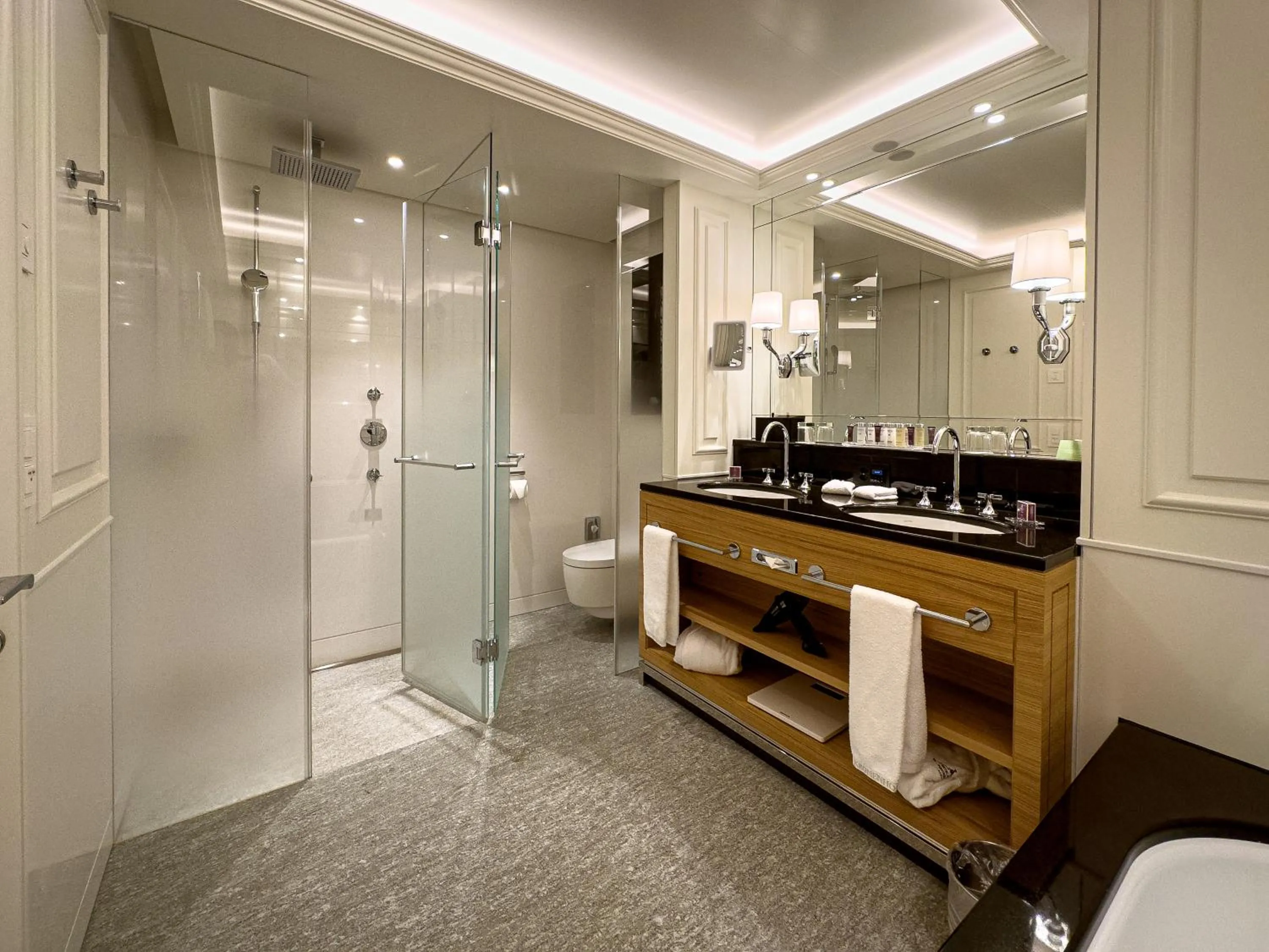 Shower in Grand Hotel Kronenhof