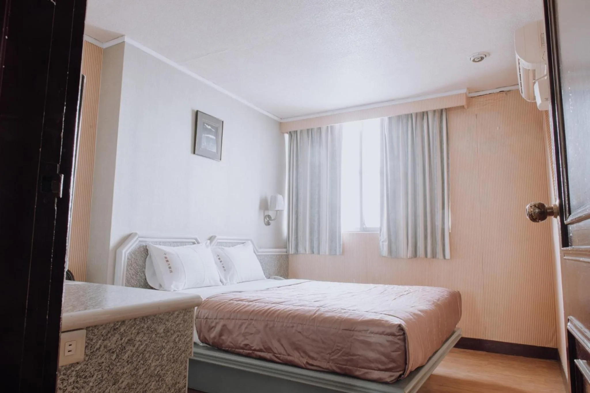 Bed in Tong Hsin Hotel