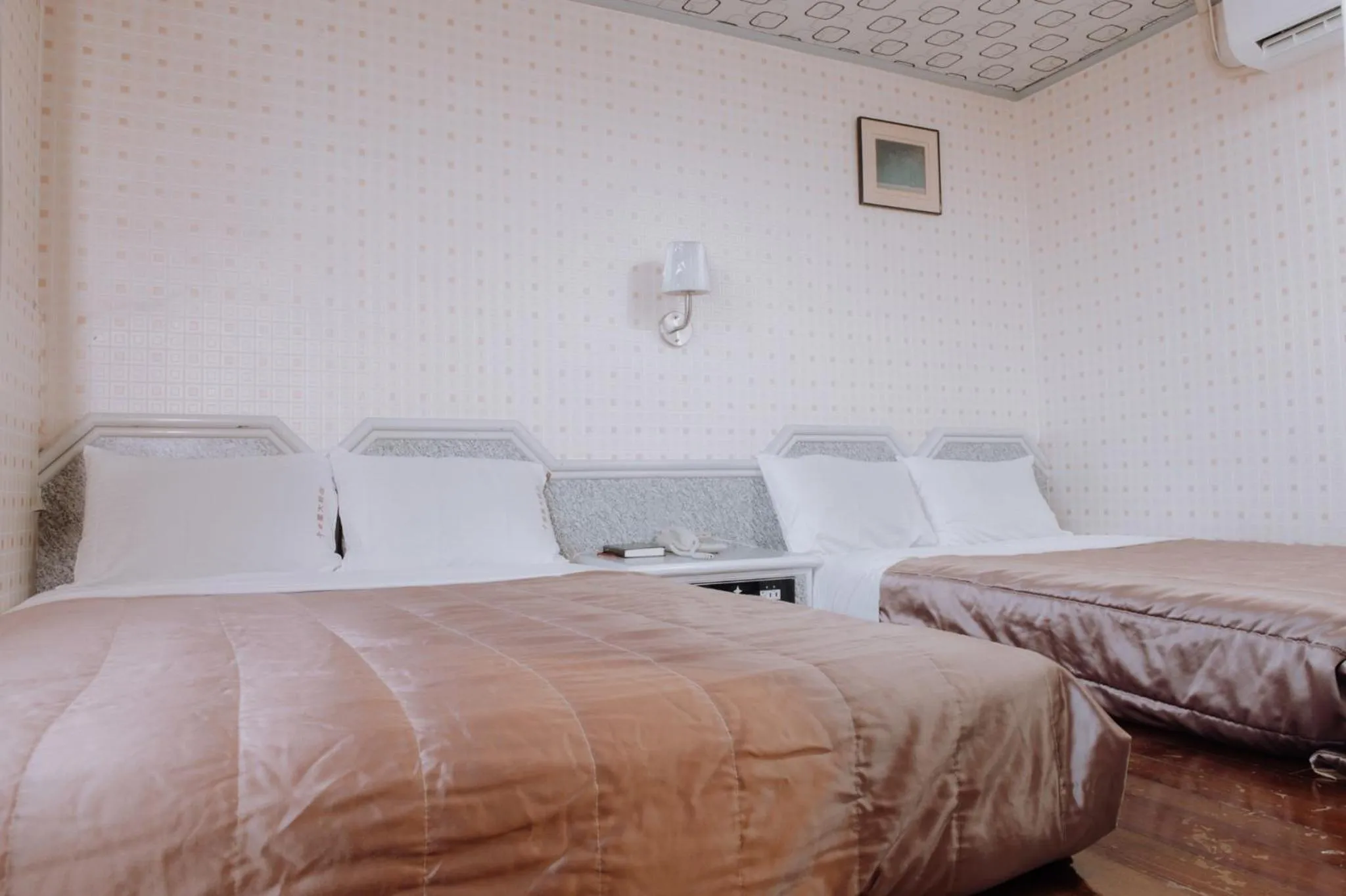 Bed in Tong Hsin Hotel