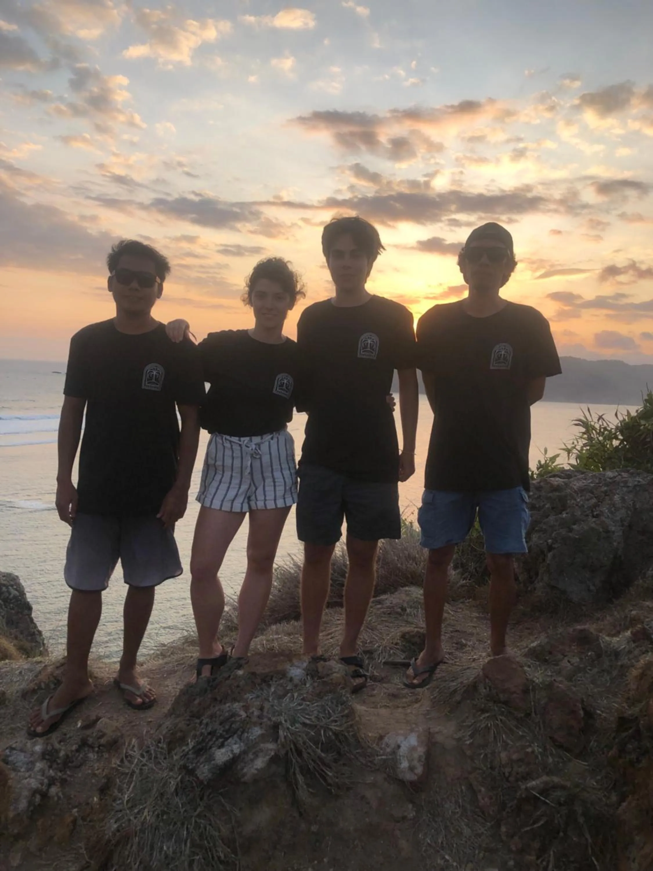 Tropical Sunday Bungalow - Surf And Stay