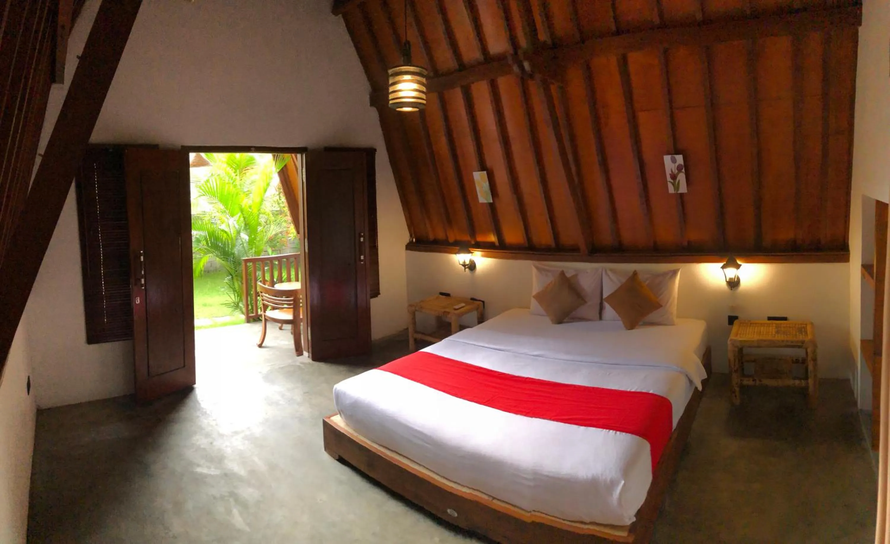 Bed in Tropical Sunday Bungalow - Surf And Stay