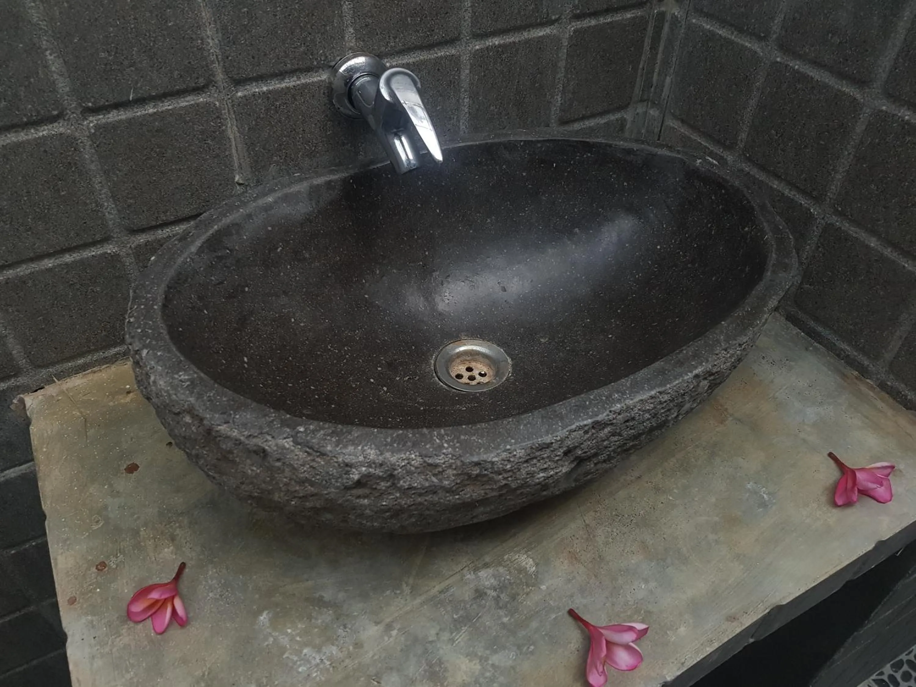 Bathroom in Tropical Sunday Bungalow - Surf And Stay