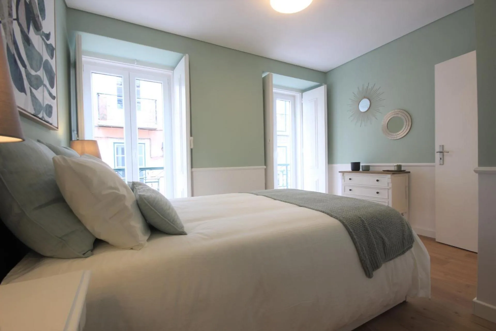 Bedroom, Bed in Minty Fresh Apartment