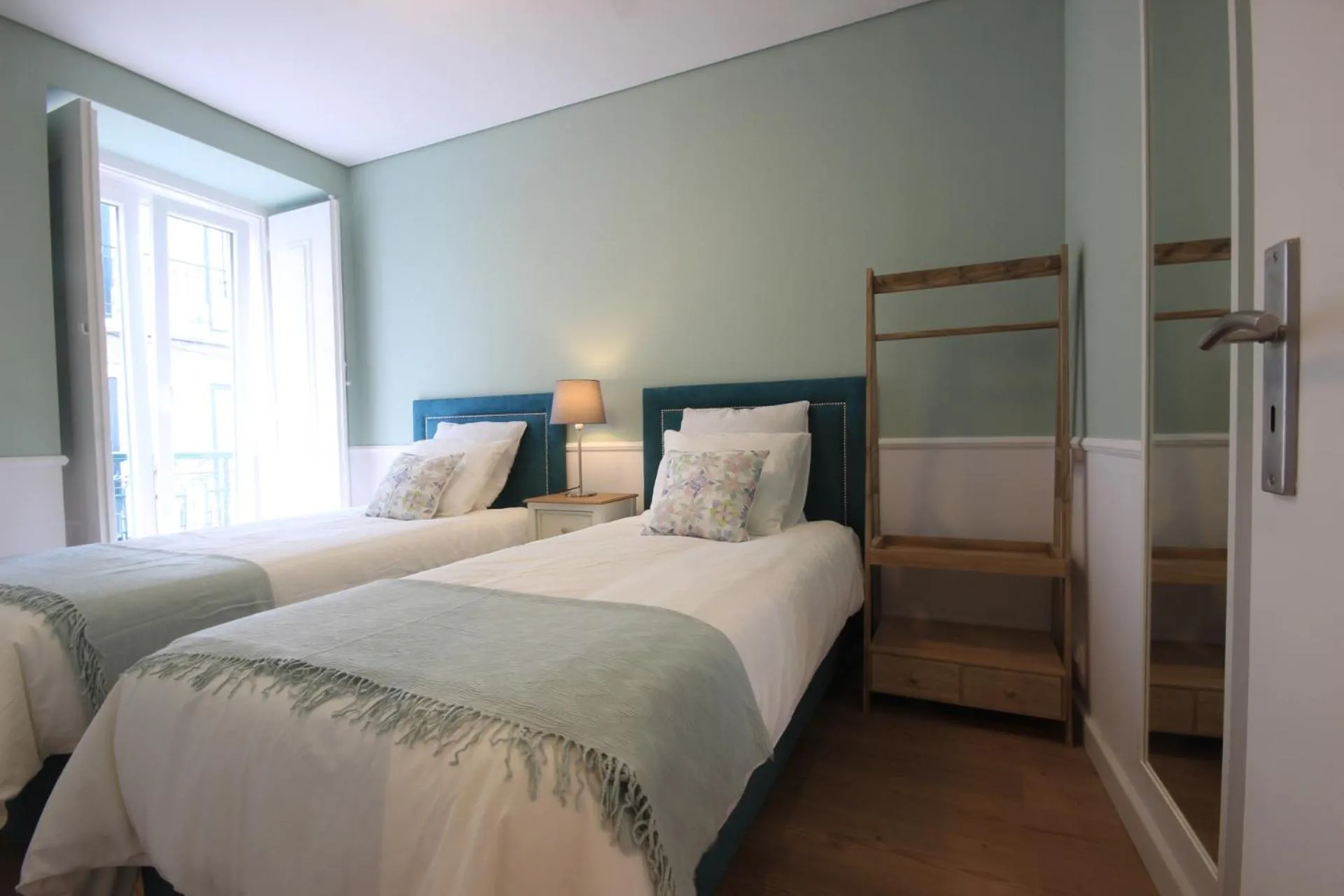 Bedroom, Bed in Minty Fresh Apartment