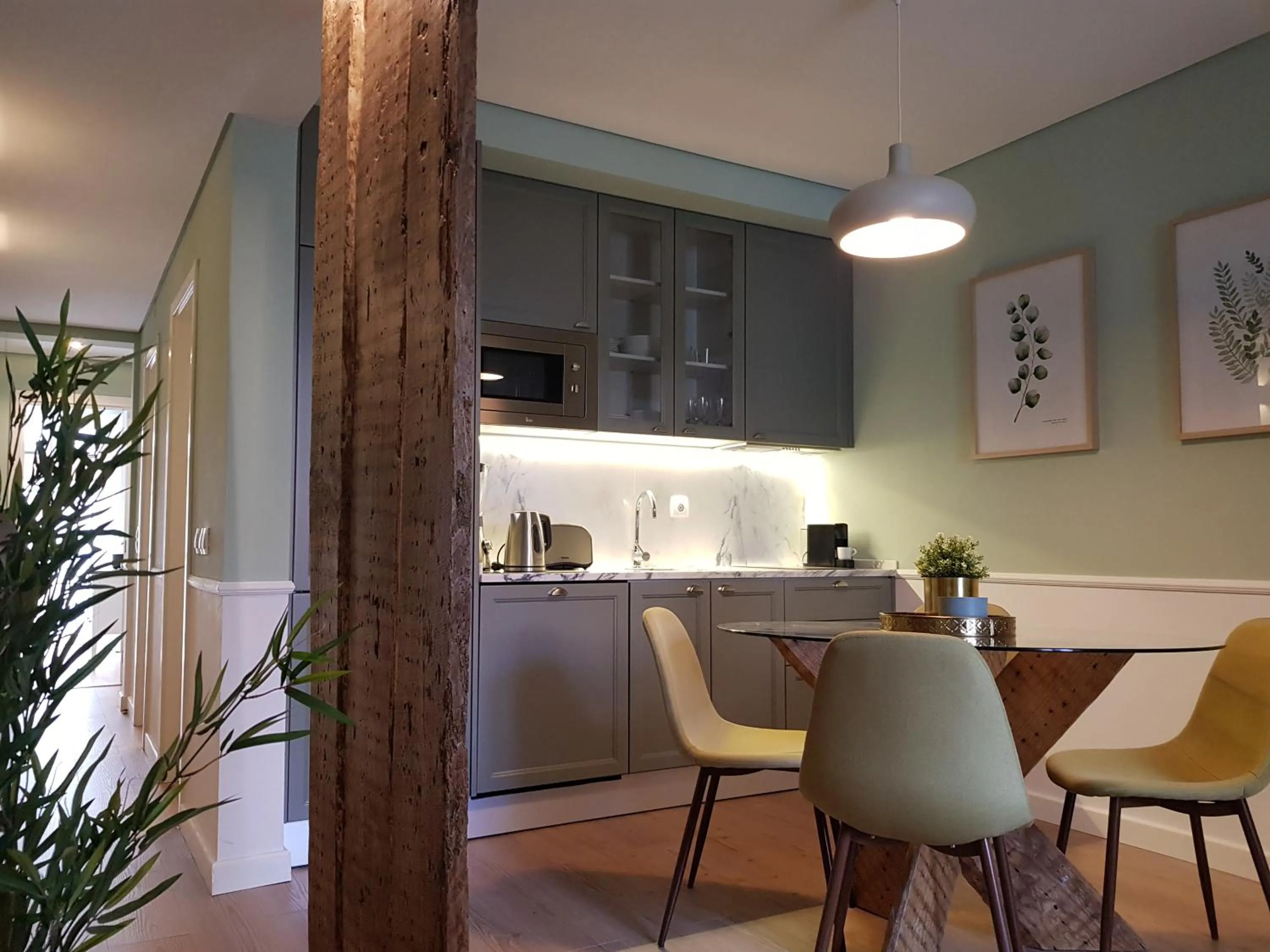 Kitchen or kitchenette in Minty Fresh Apartment
