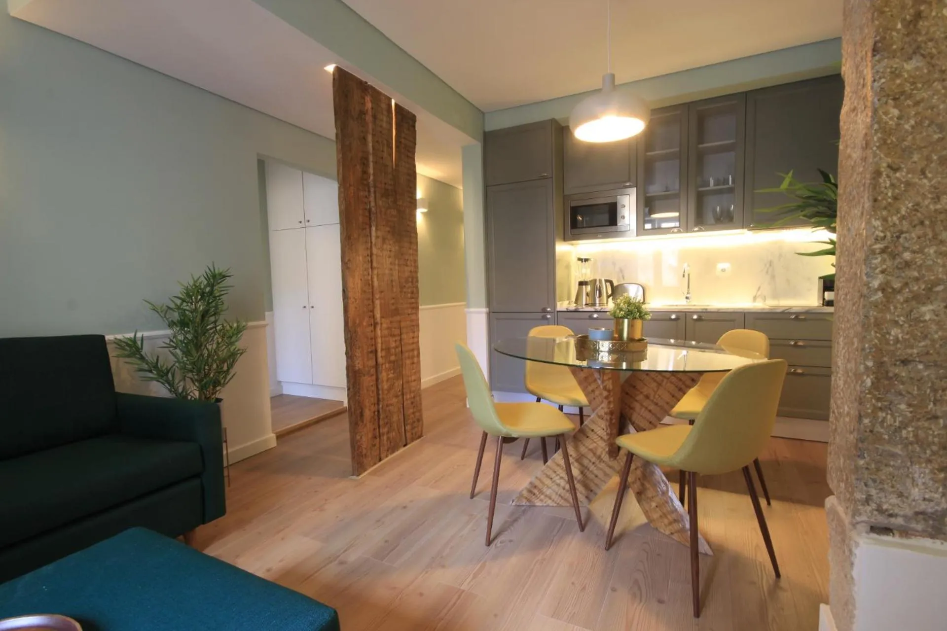 Kitchen or kitchenette in Minty Fresh Apartment