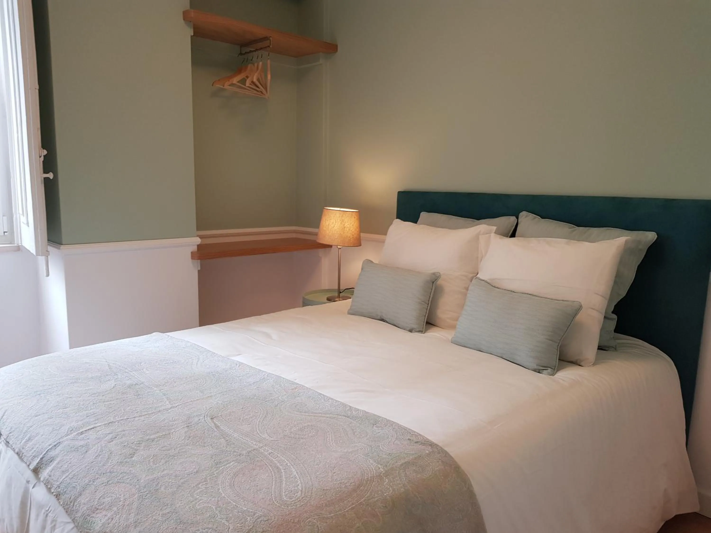 Bedroom, Bed in Minty Fresh Apartment