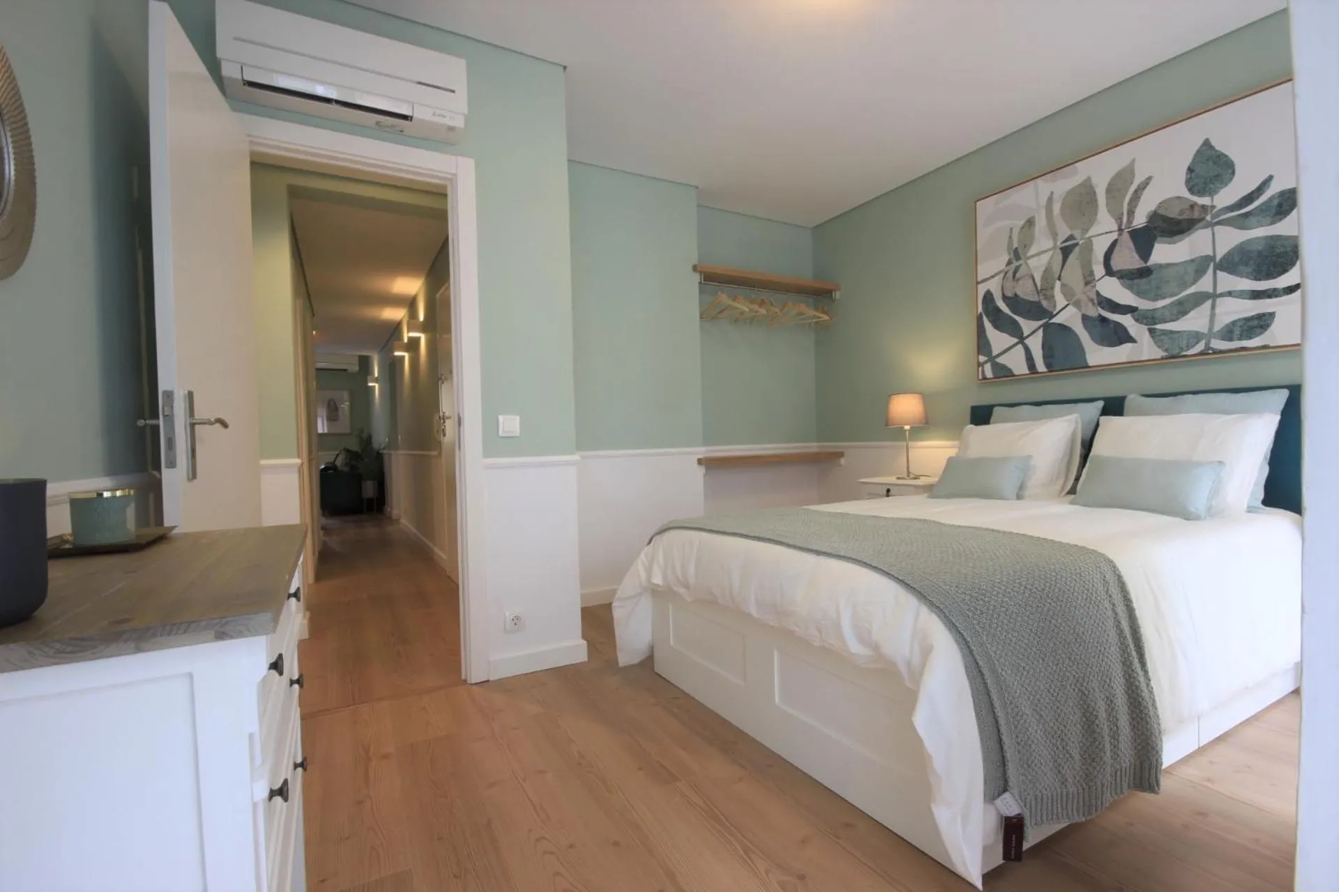 Bedroom, Bed in Minty Fresh Apartment