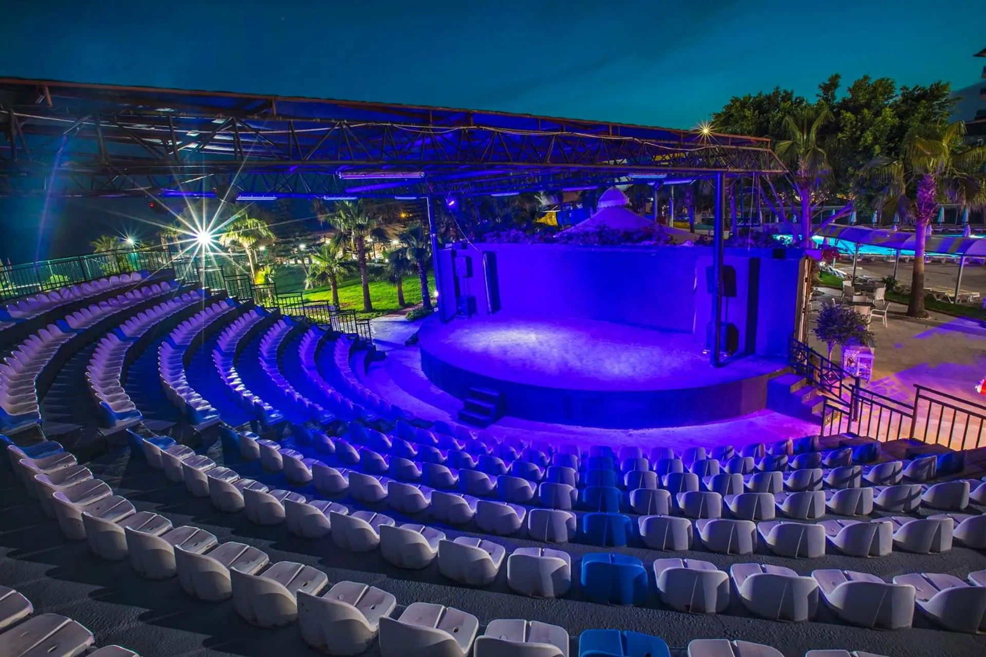 Entertainment in MIRA MERIDIA BEACh RESORT HOTEL