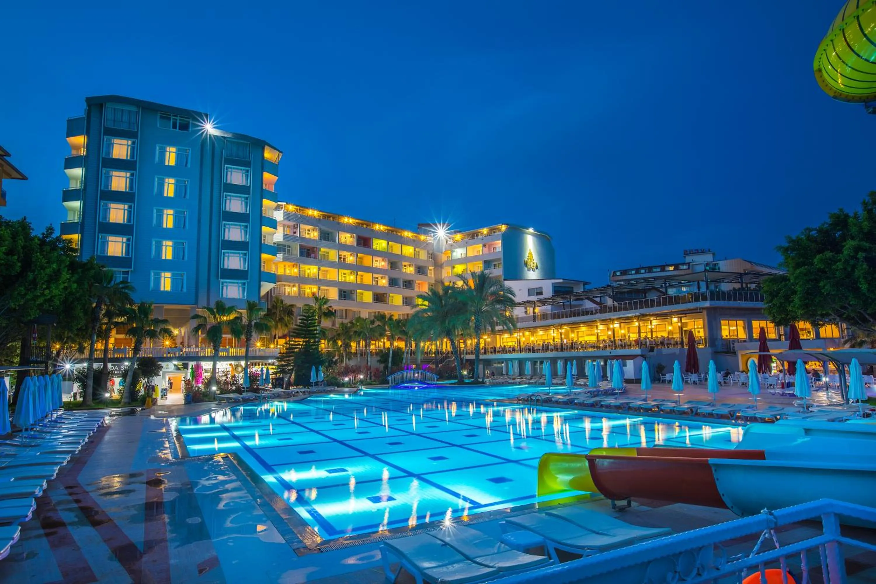 Swimming pool in MIRA MERIDIA BEACh RESORT HOTEL