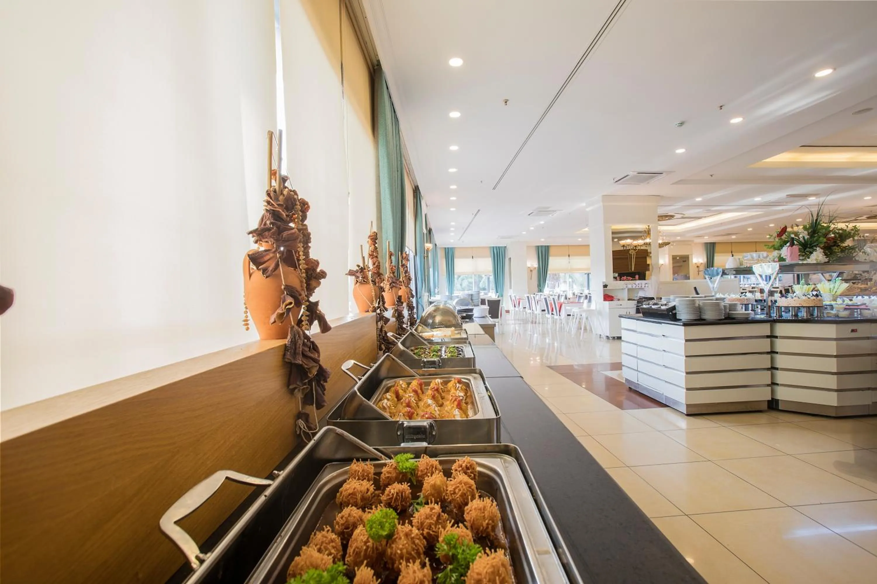 Restaurant/places to eat in MIRA MERIDIA BEACh RESORT HOTEL