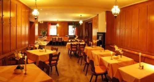 Restaurant/places to eat in Hotel 4 Hufen