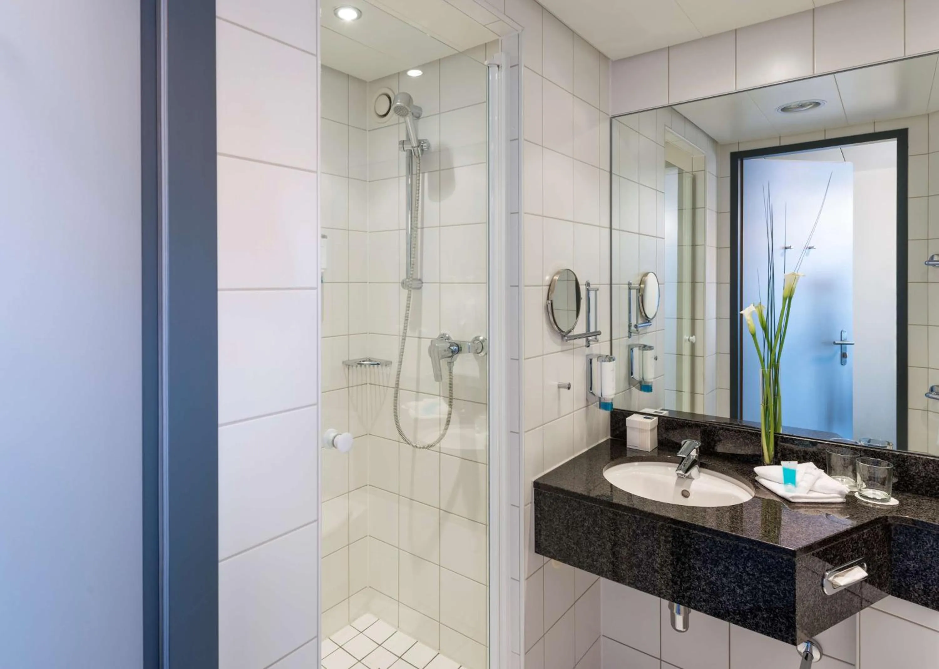 Photo of the whole room in Essential by Dorint Basel City