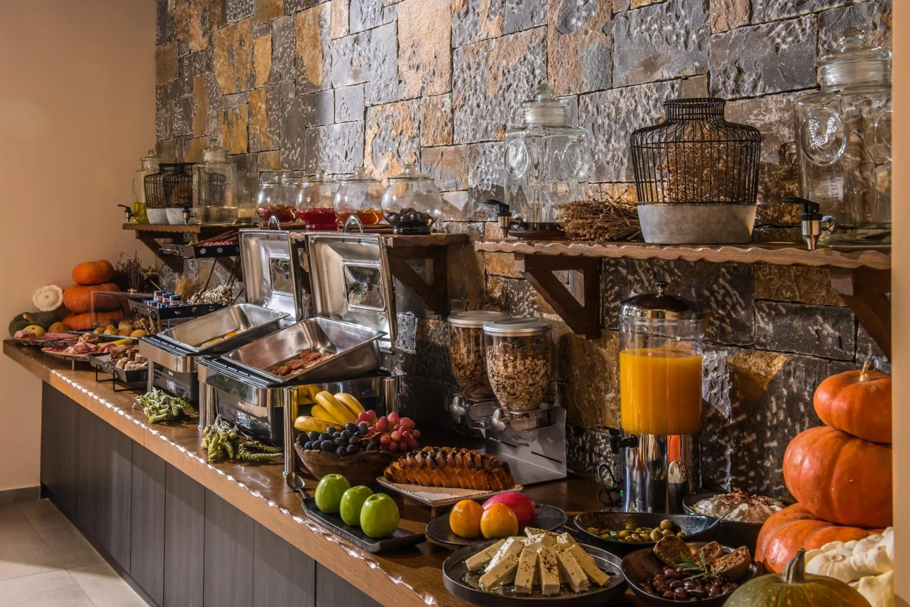 Food and drinks in Villa Sonia by Estia Adults Only