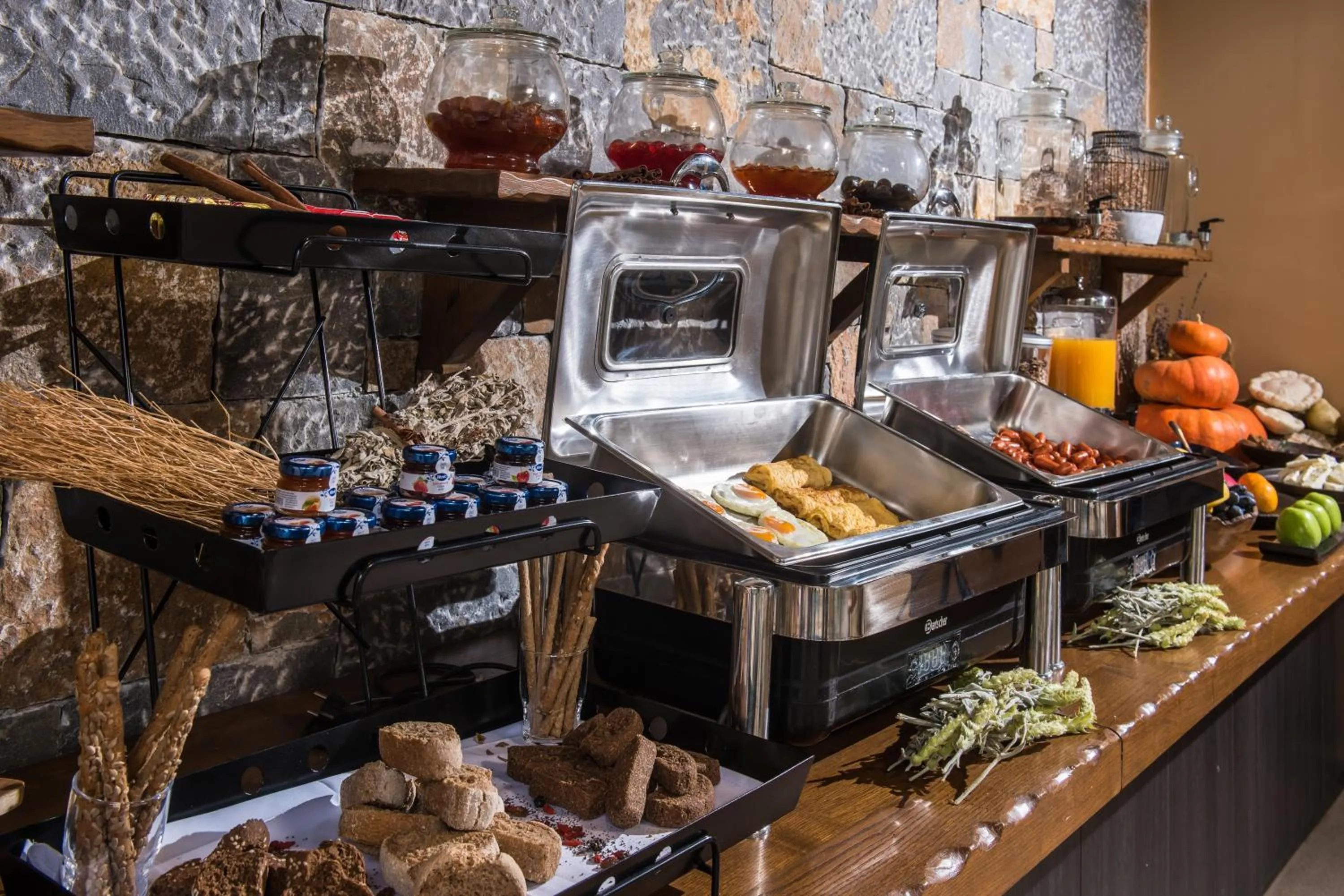 Food and drinks in Villa Sonia by Estia Adults Only