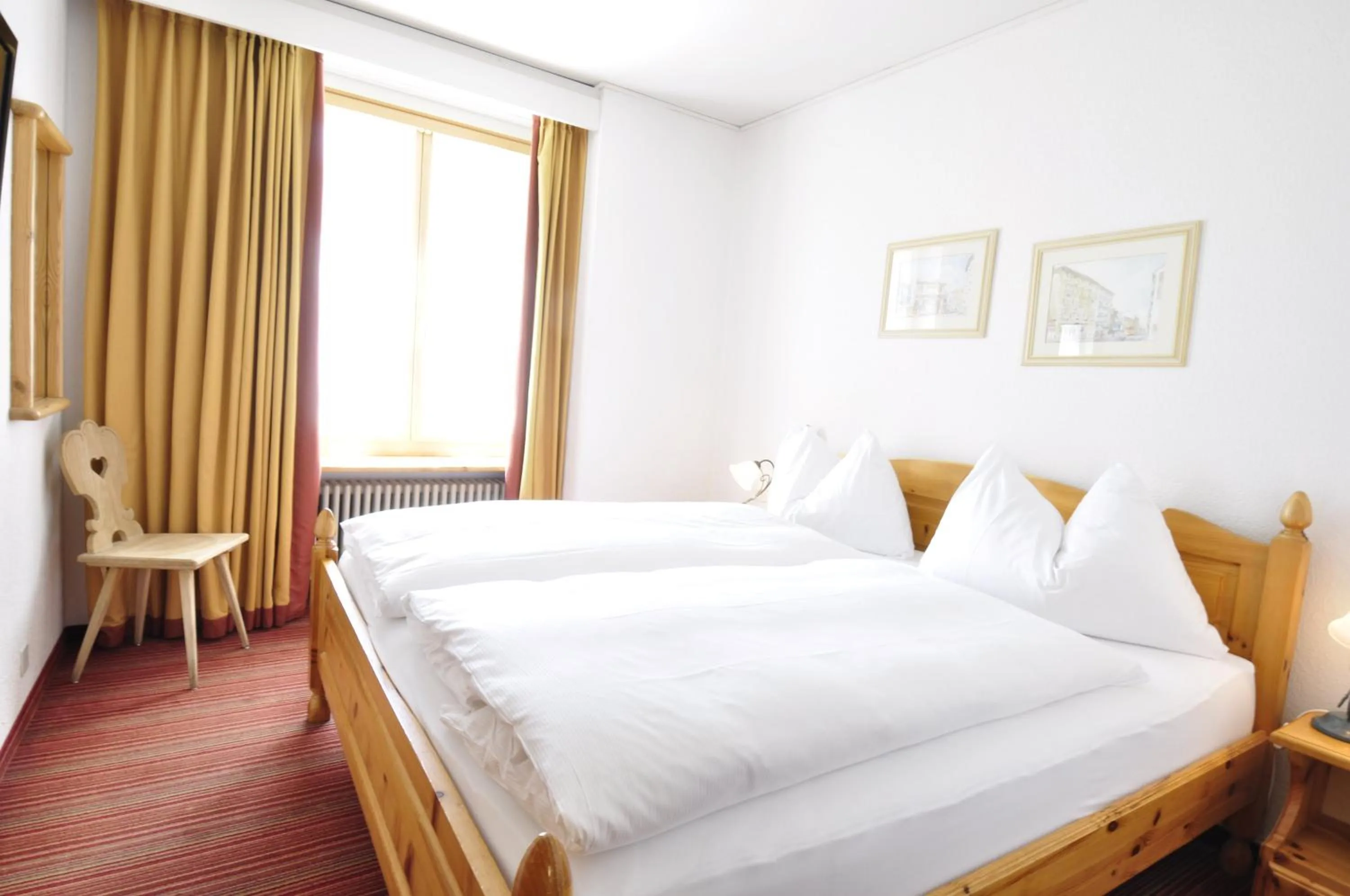 Photo of the whole room, Bed in Hotel Bernina