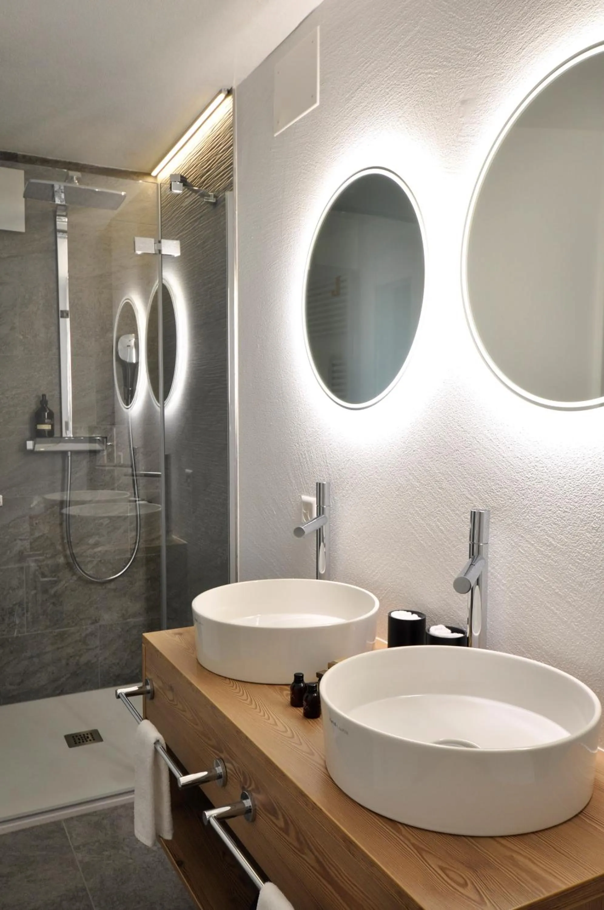 Shower in Hotel Bernina