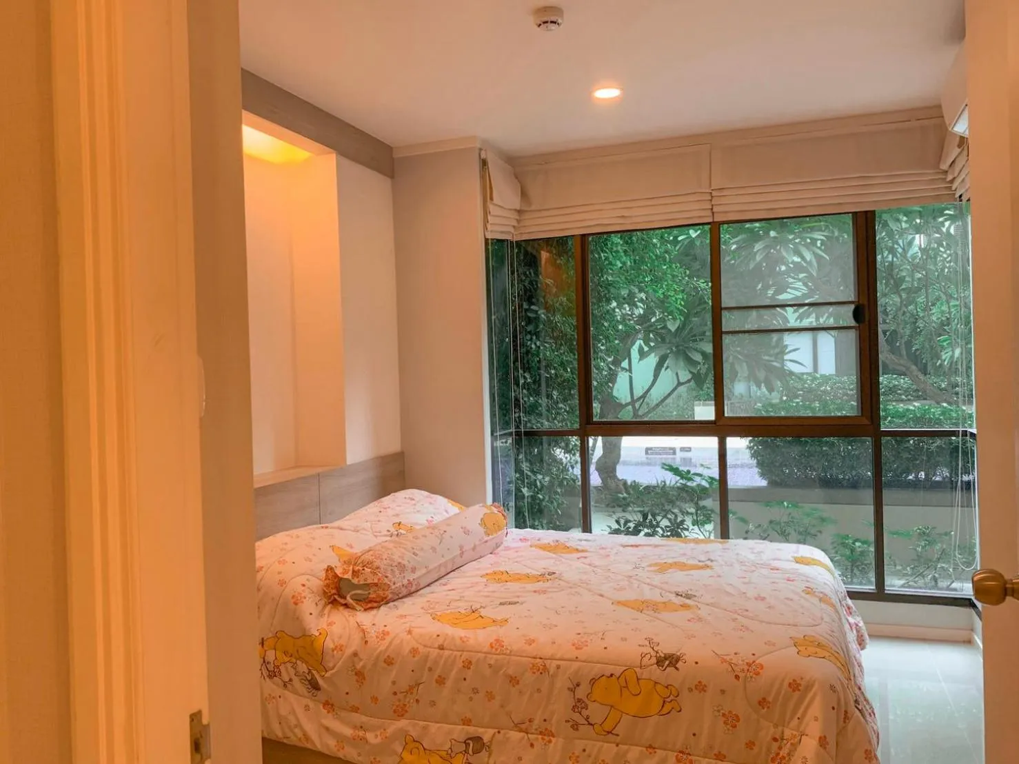 Bedroom, Bed in lumpini park beach