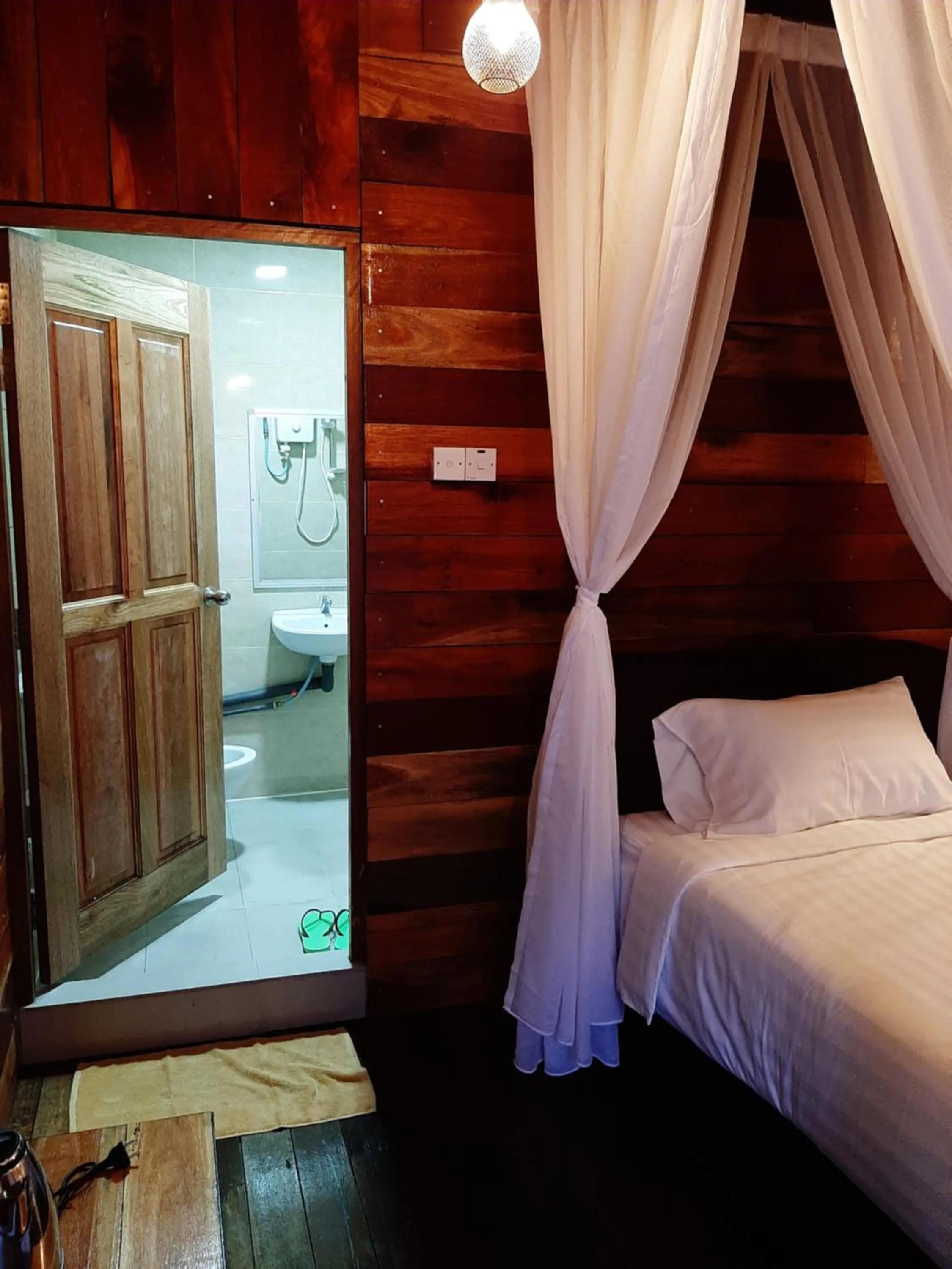 Bed in Utan Teluk Nipah