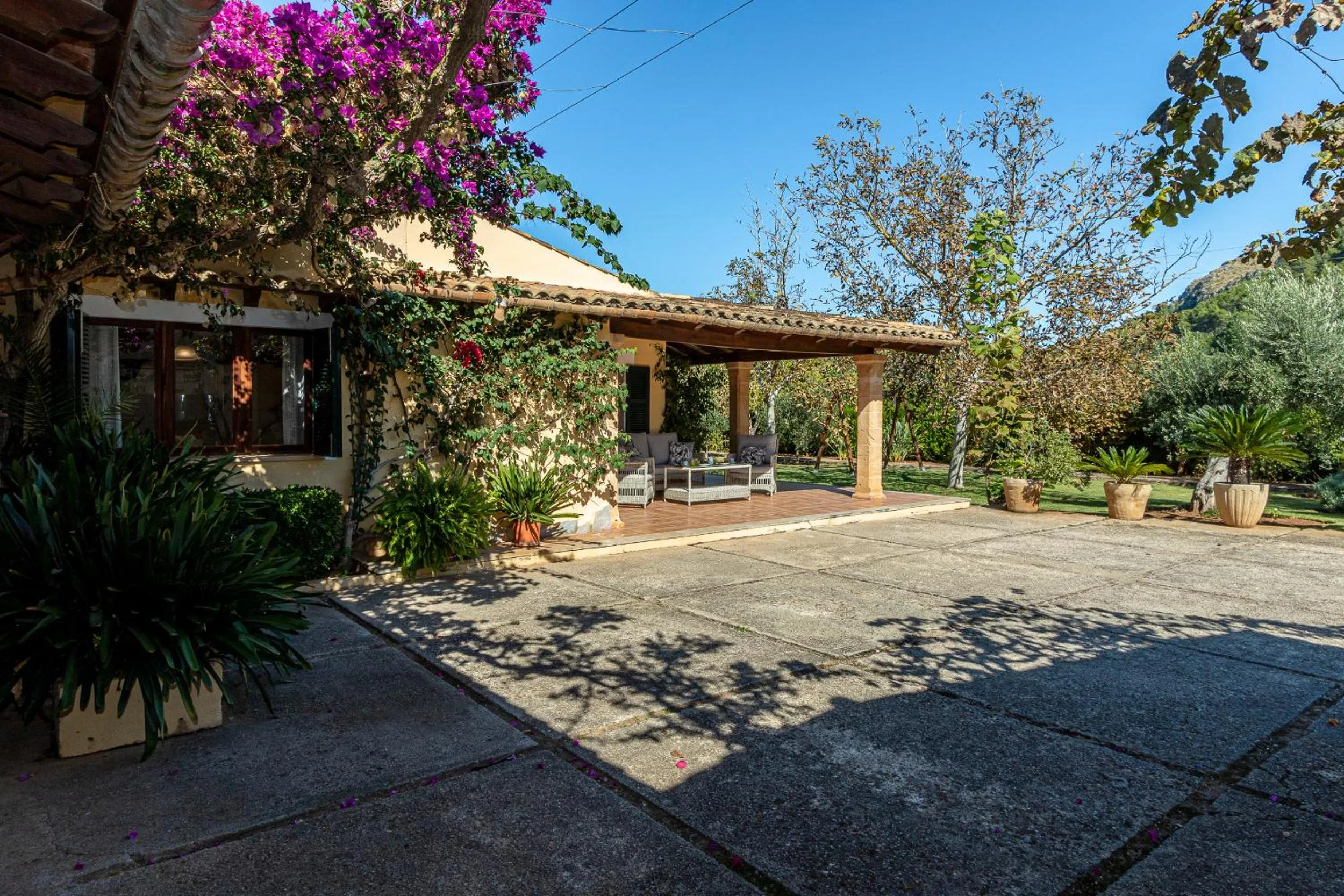 Patio in Family villa can Tomeu By homevillas360