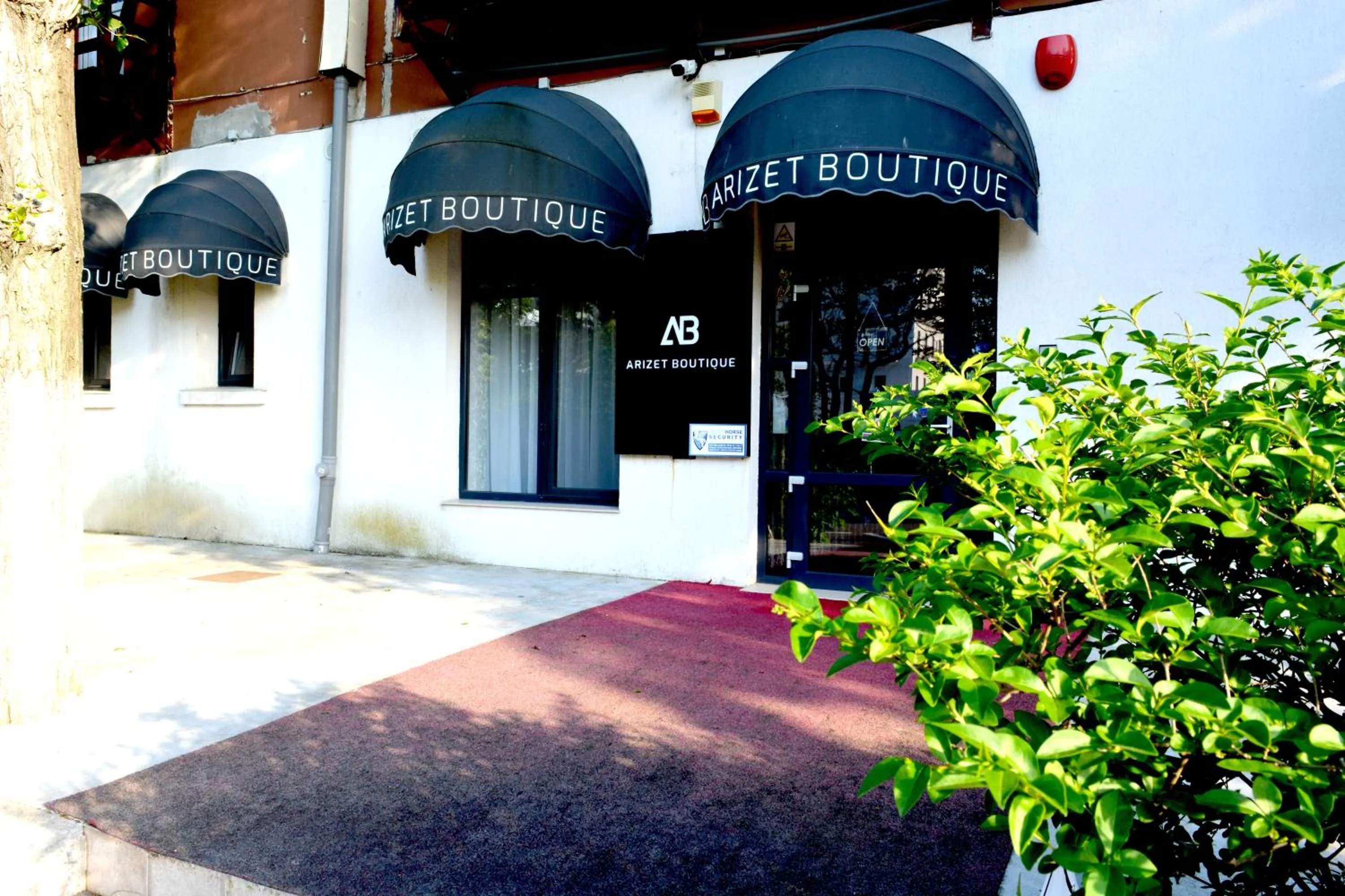 Property building in Arizet Boutique Mamaia