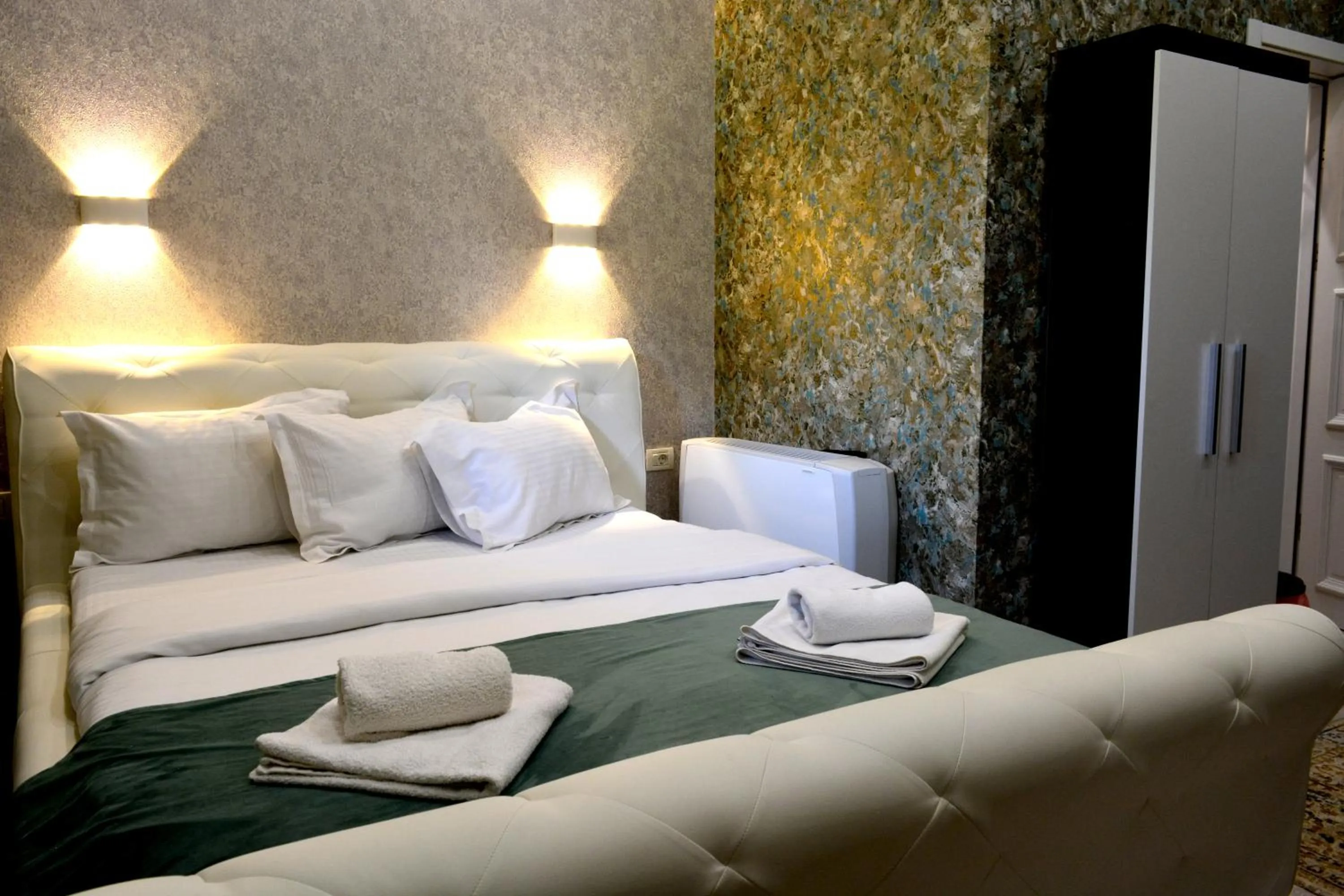 Bed in Arizet Boutique Mamaia