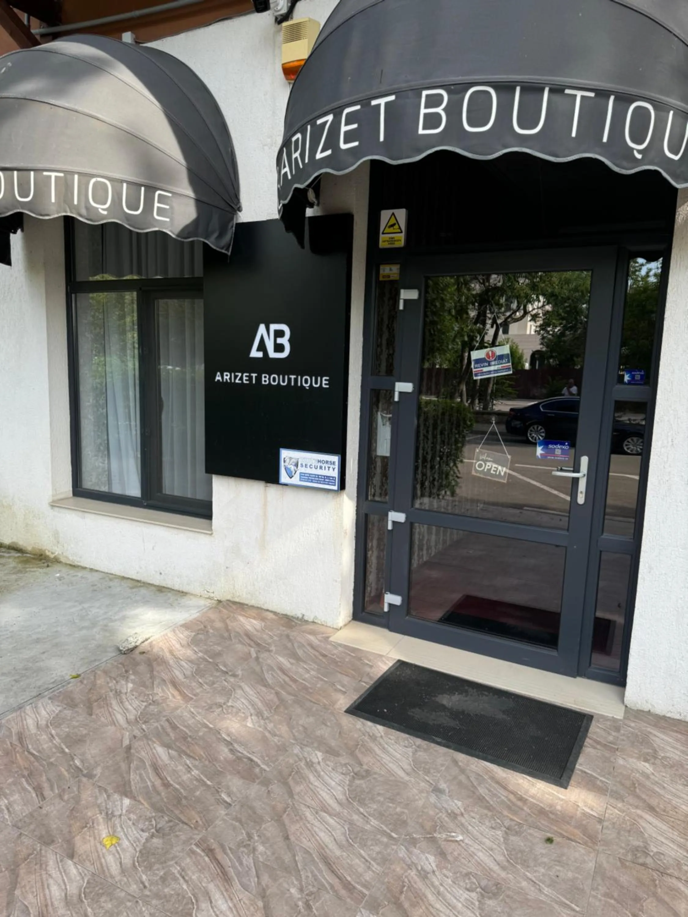 Property building in Arizet Boutique Mamaia