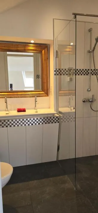 Shower in Hotel am Markt Bacharach