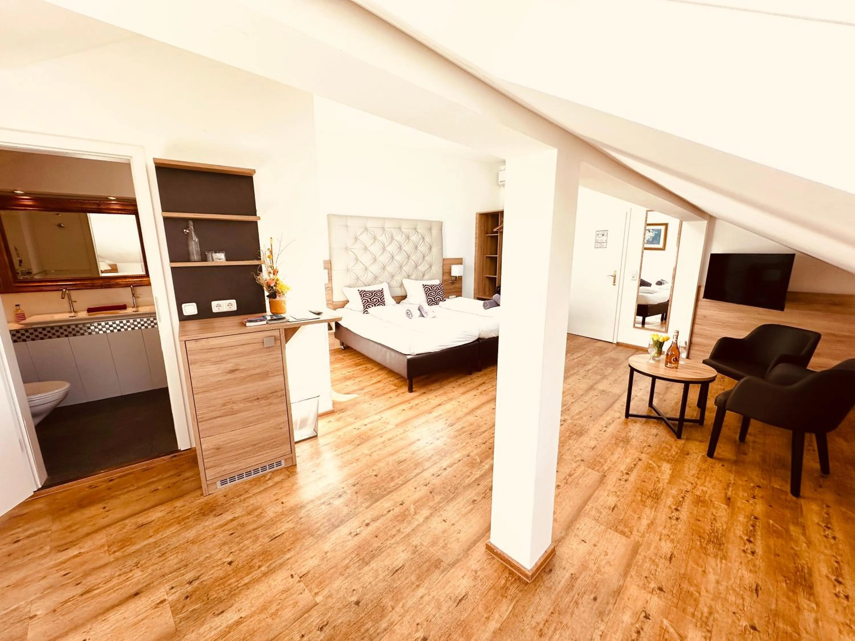 Photo of the whole room, Bed in Hotel am Markt Bacharach