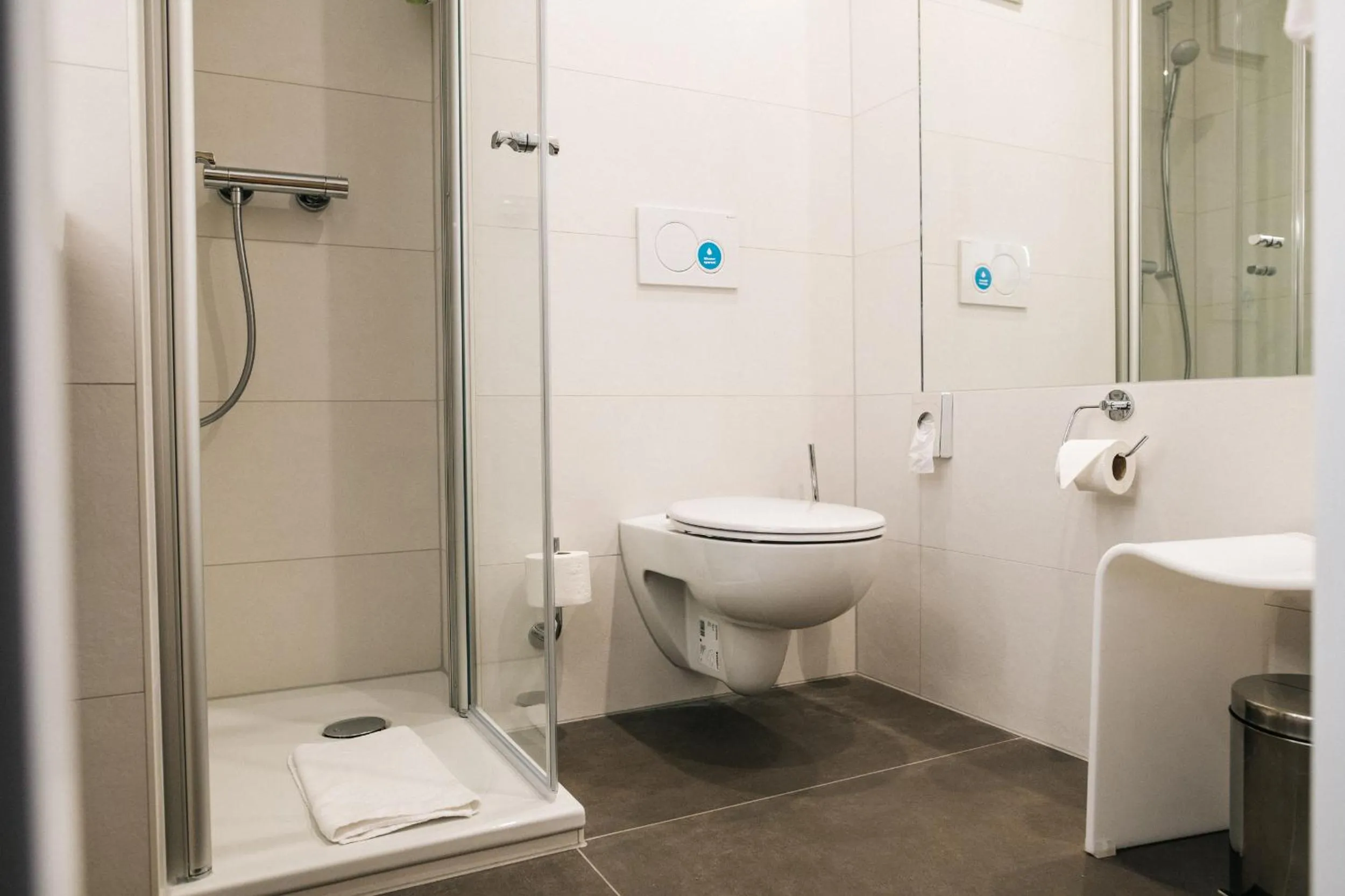 Shower in Kongresshotel Potsdam am Templiner See