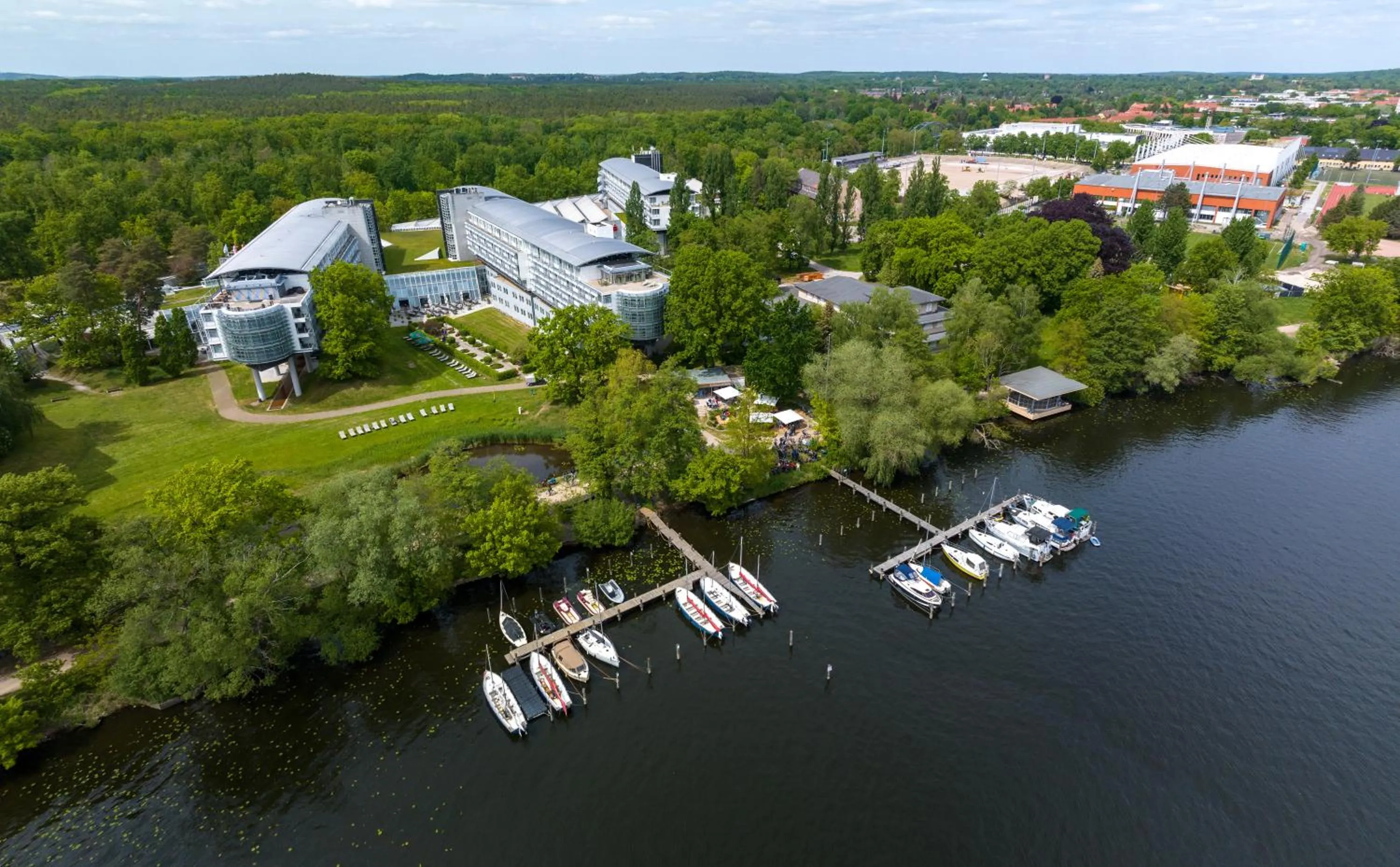 Property building in Kongresshotel Potsdam am Templiner See