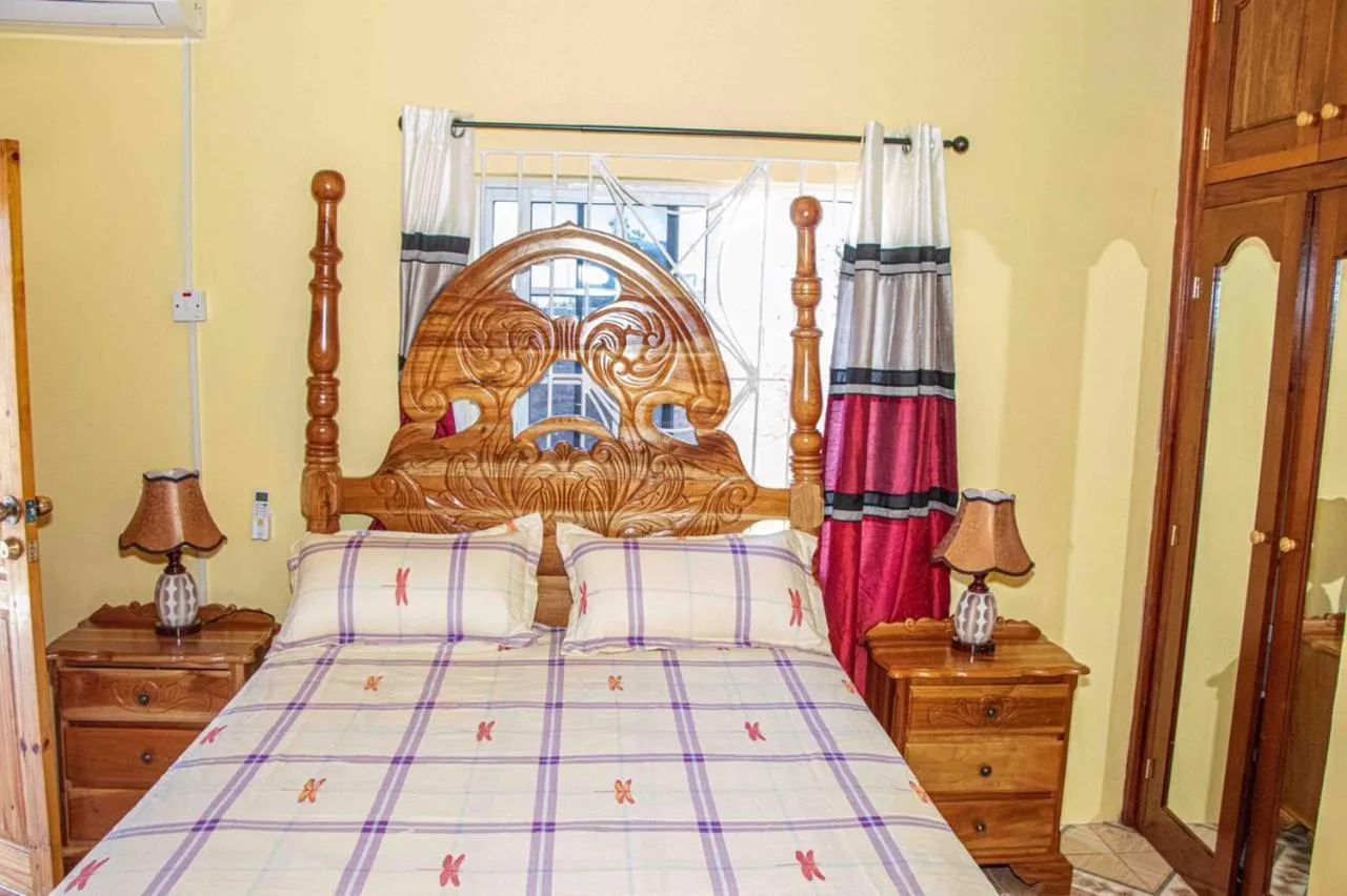 Bed in Bev's Rosevilla