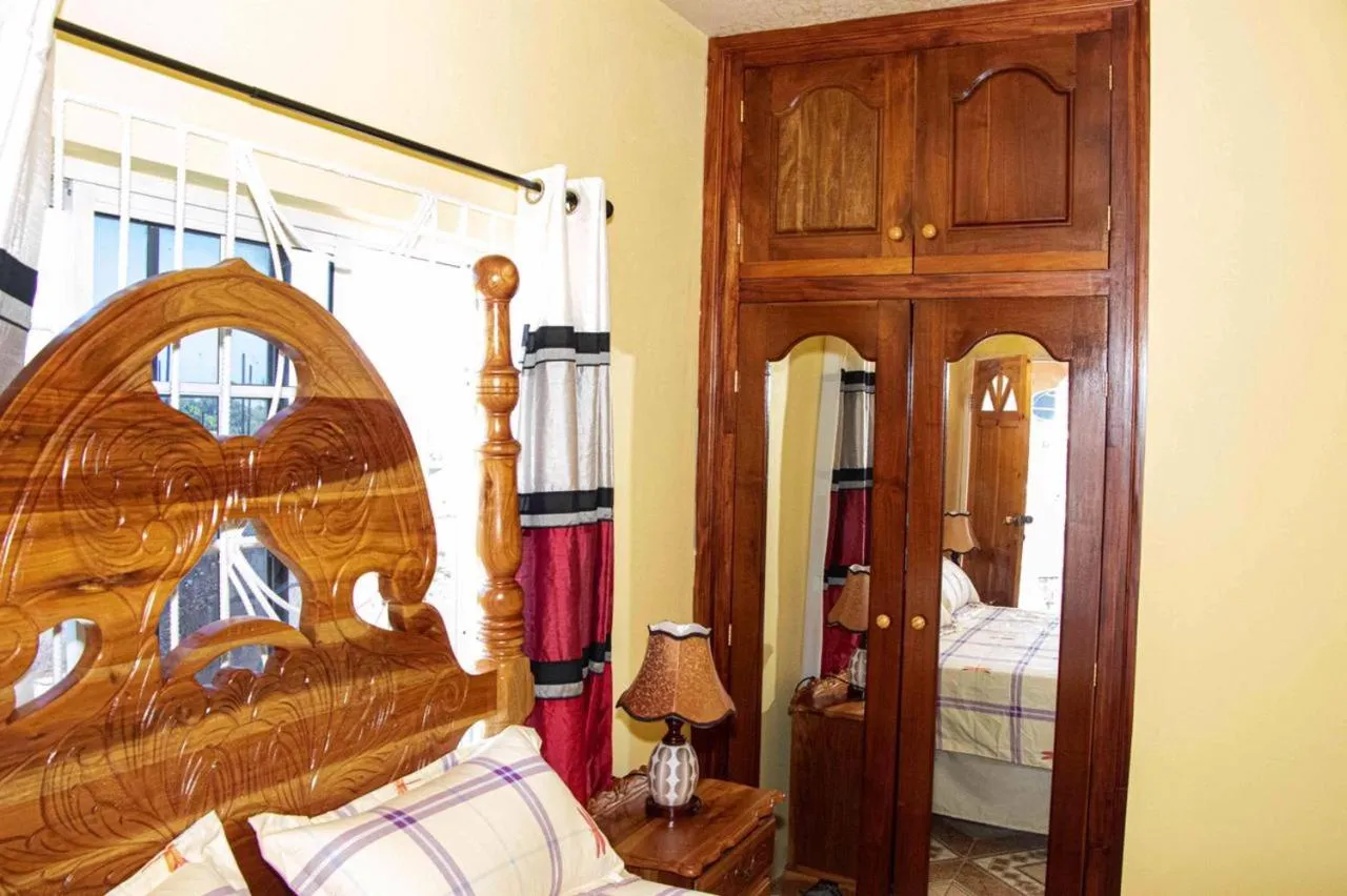 Bed in Bev's Rosevilla