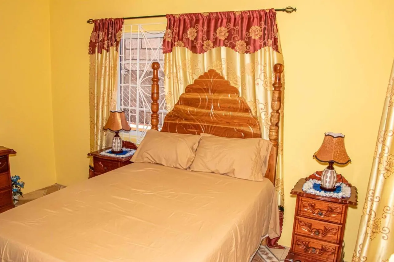 Bed in Bev's Rosevilla