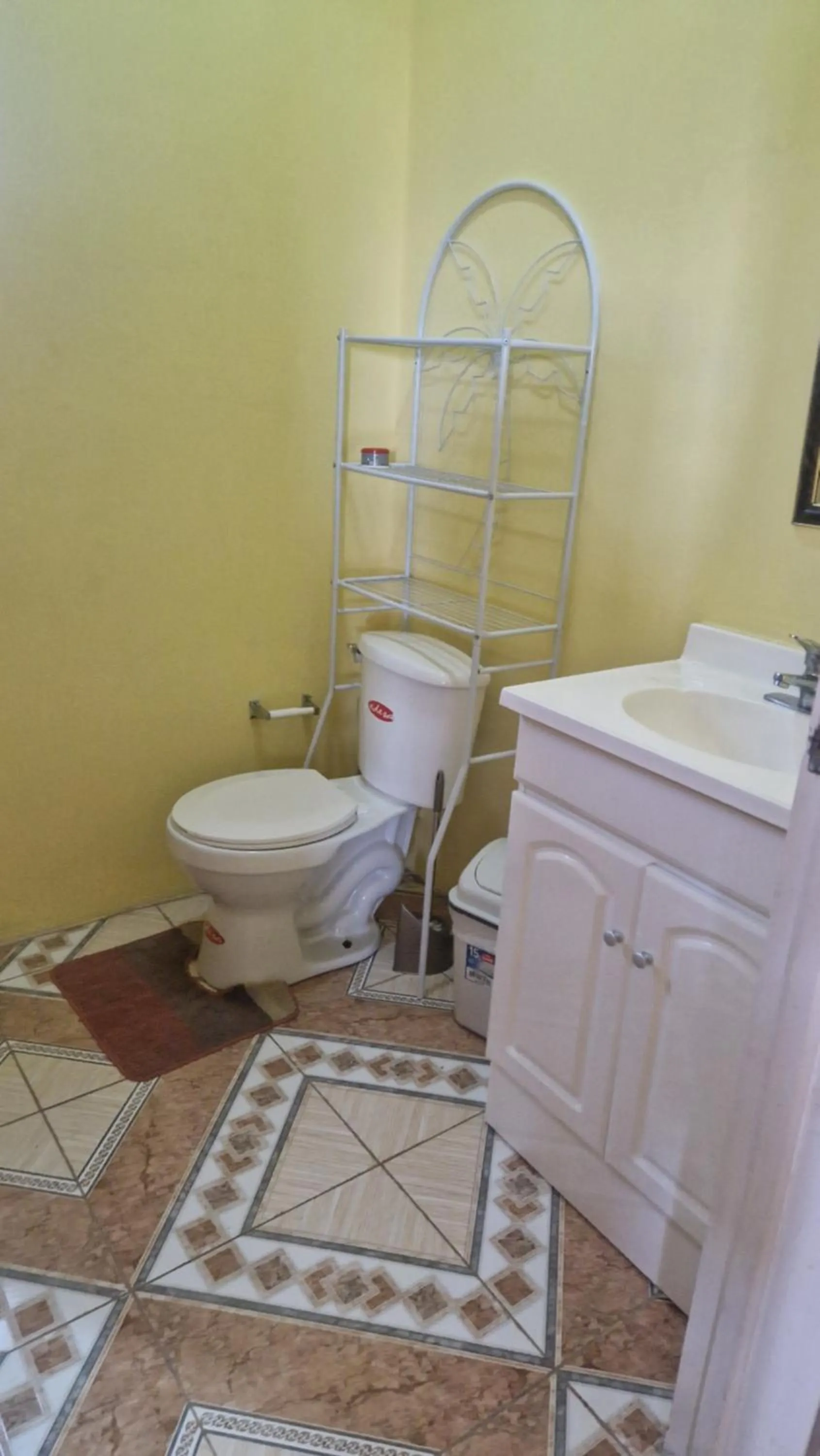 Bathroom in Bev's Rosevilla