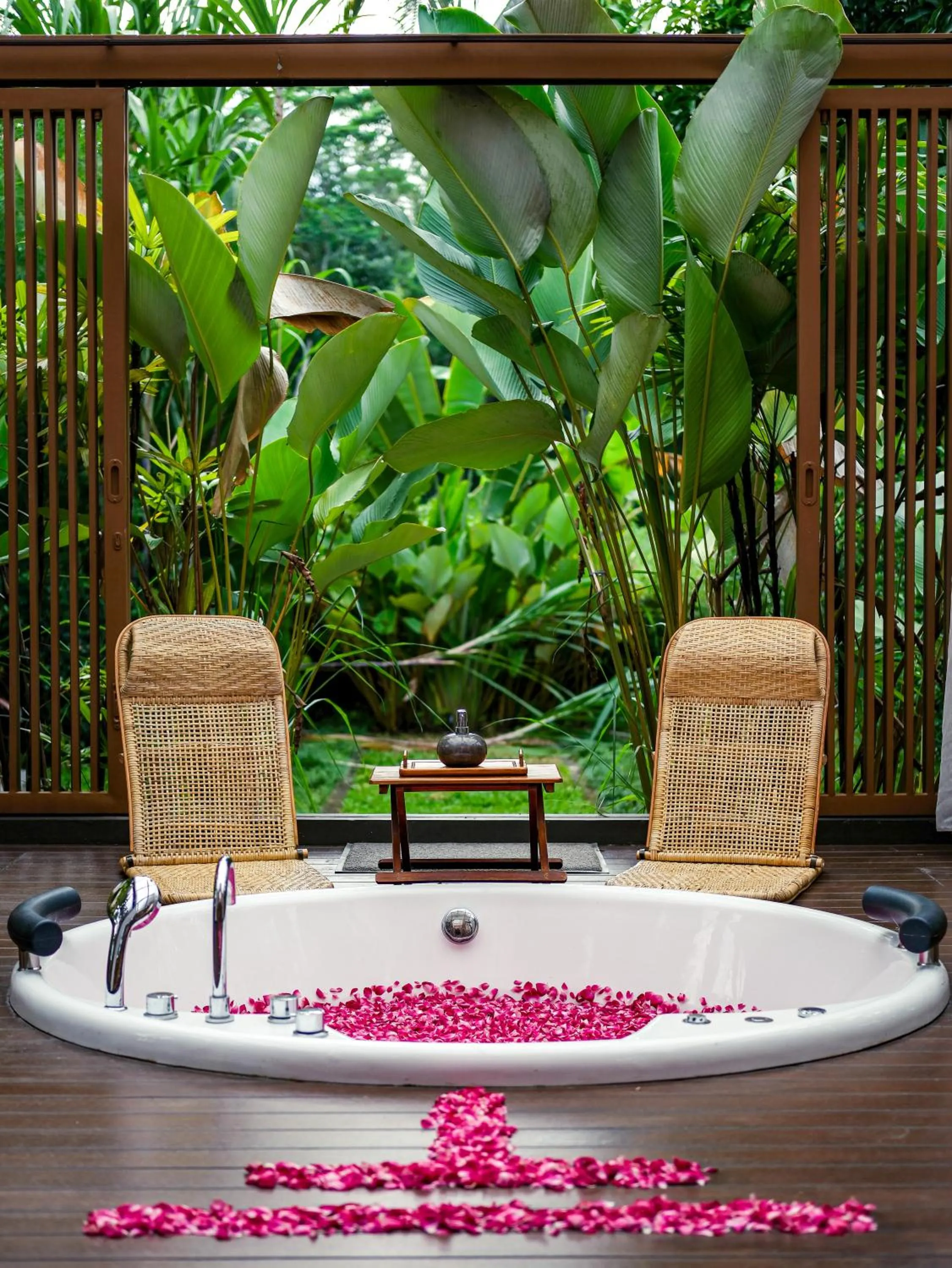 Garden in Hotel Le Temple Borobudur