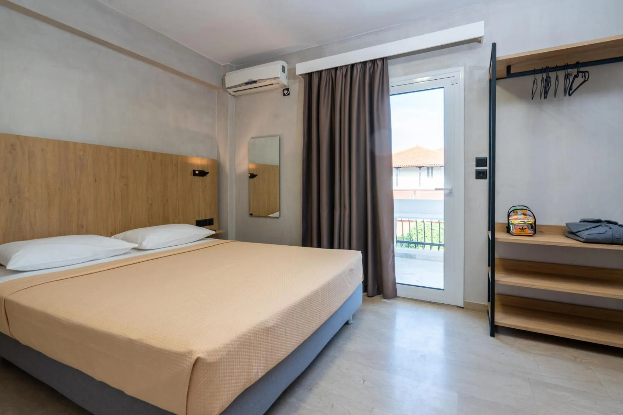 Photo of the whole room, Bed in Comfort Zefyros