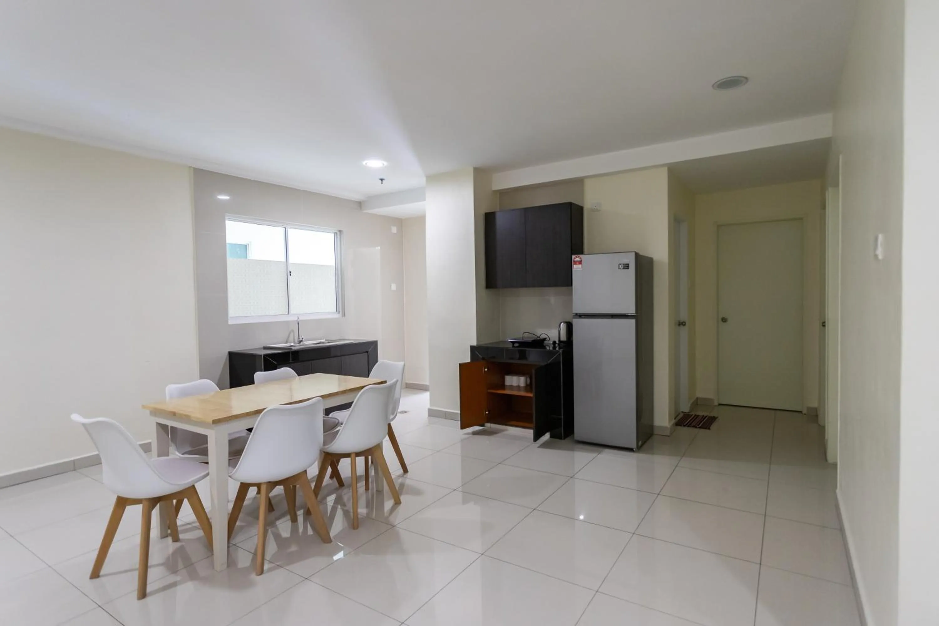 Dining area in Emart Hotel (Riam)