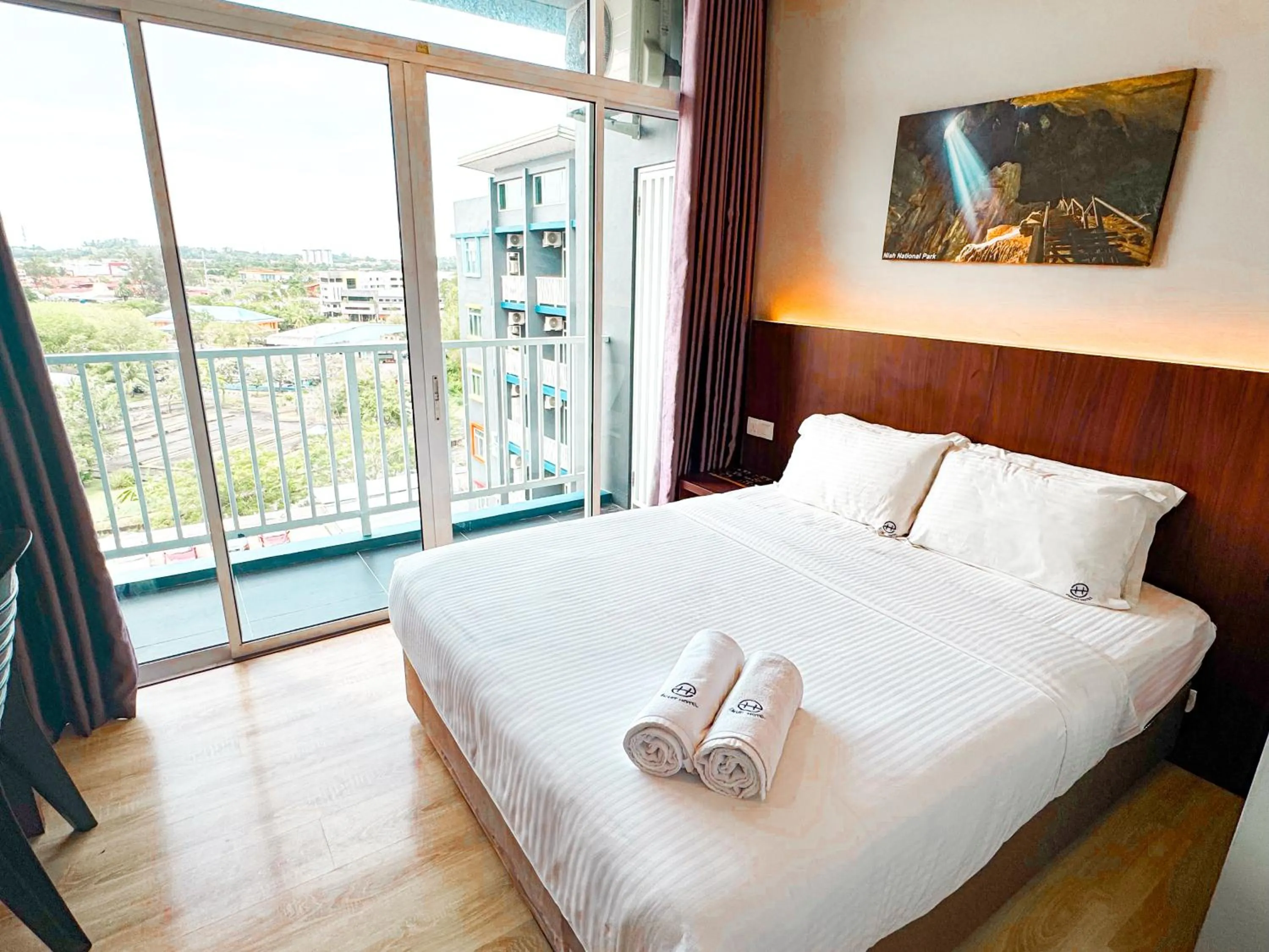 Bed in Emart Hotel (Riam)