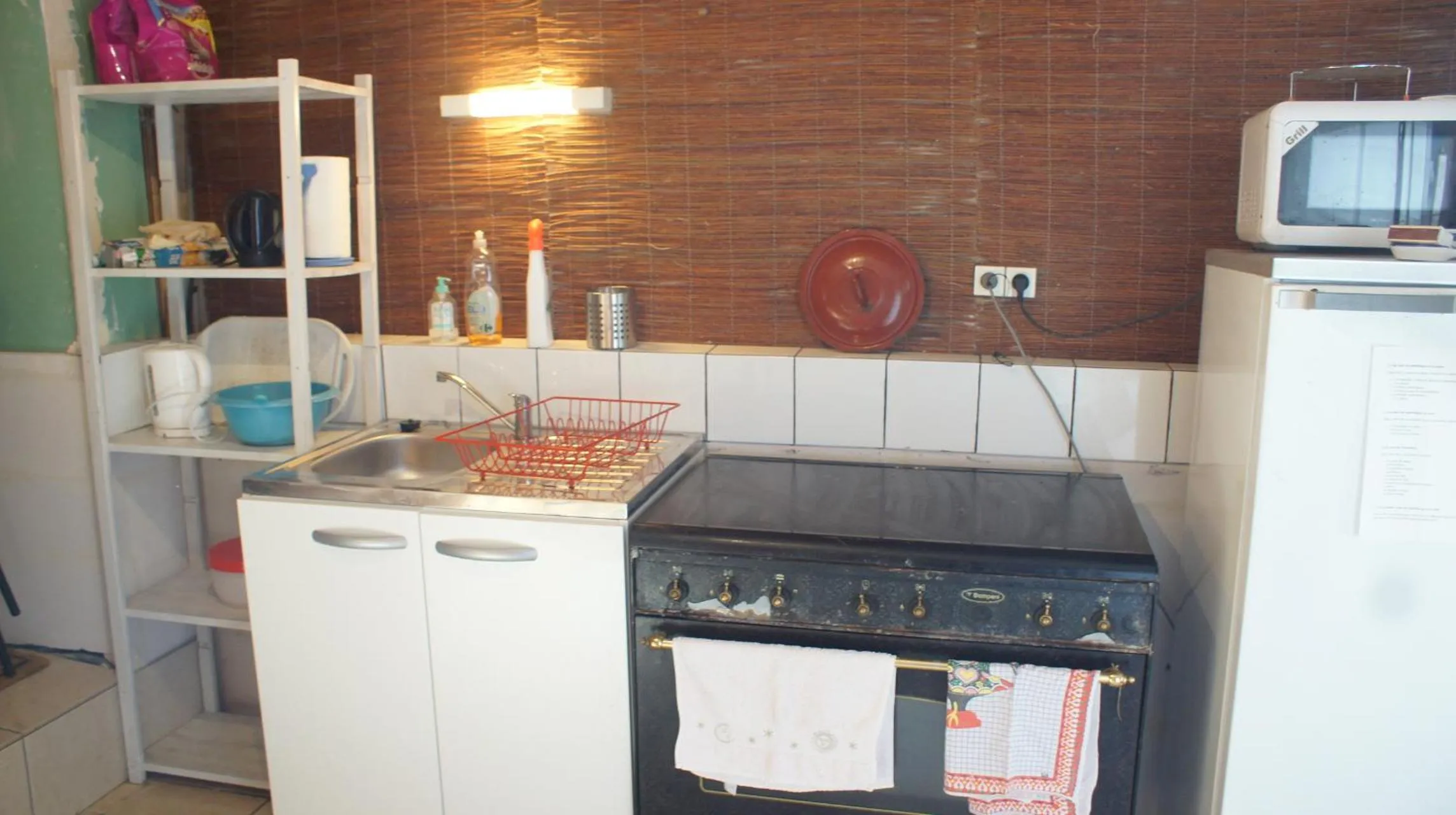 Kitchen or kitchenette in Chambres d'hôtes La Hourqueyre