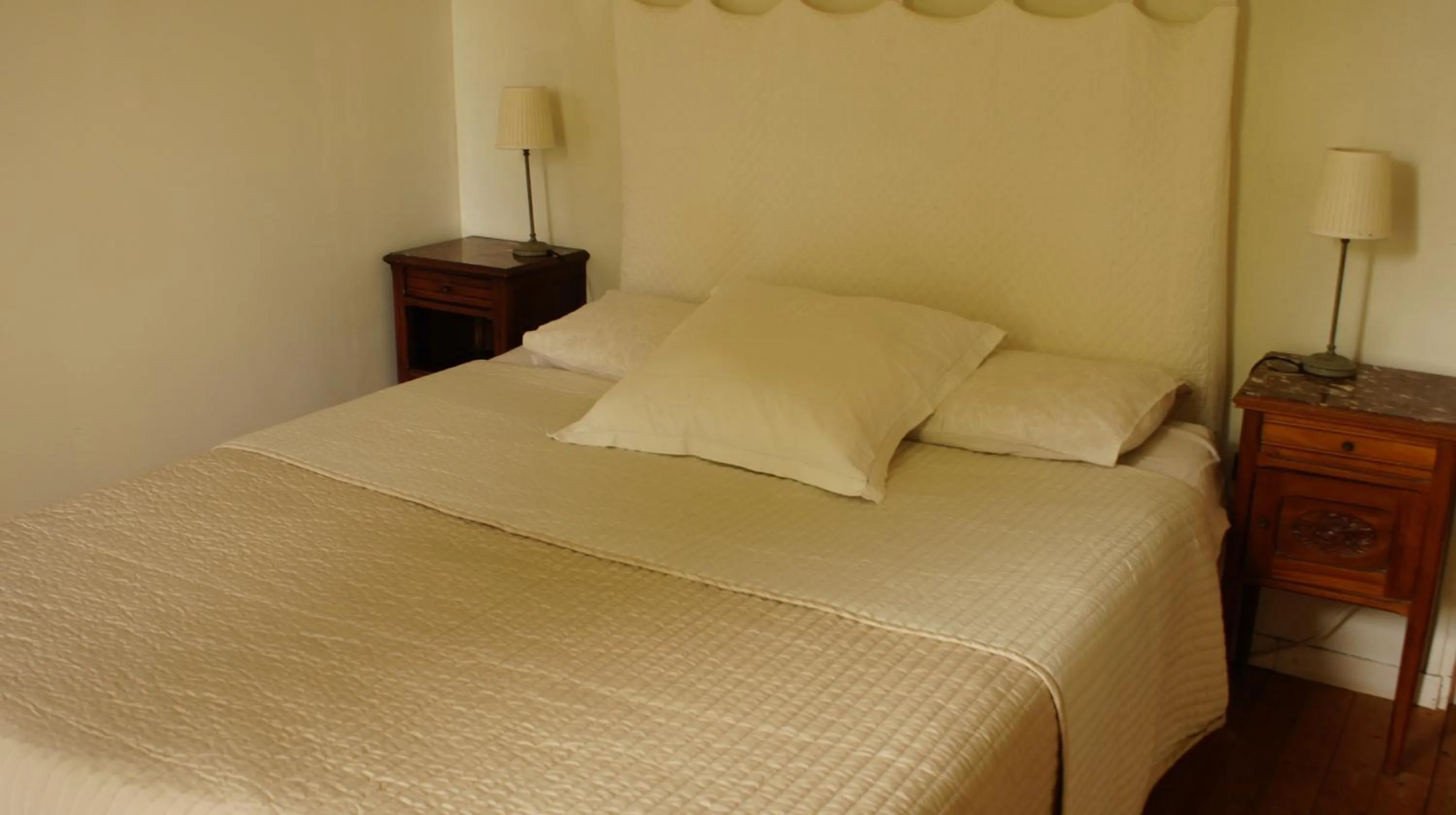 Bedroom, Bed in Chambres d'hôtes La Hourqueyre