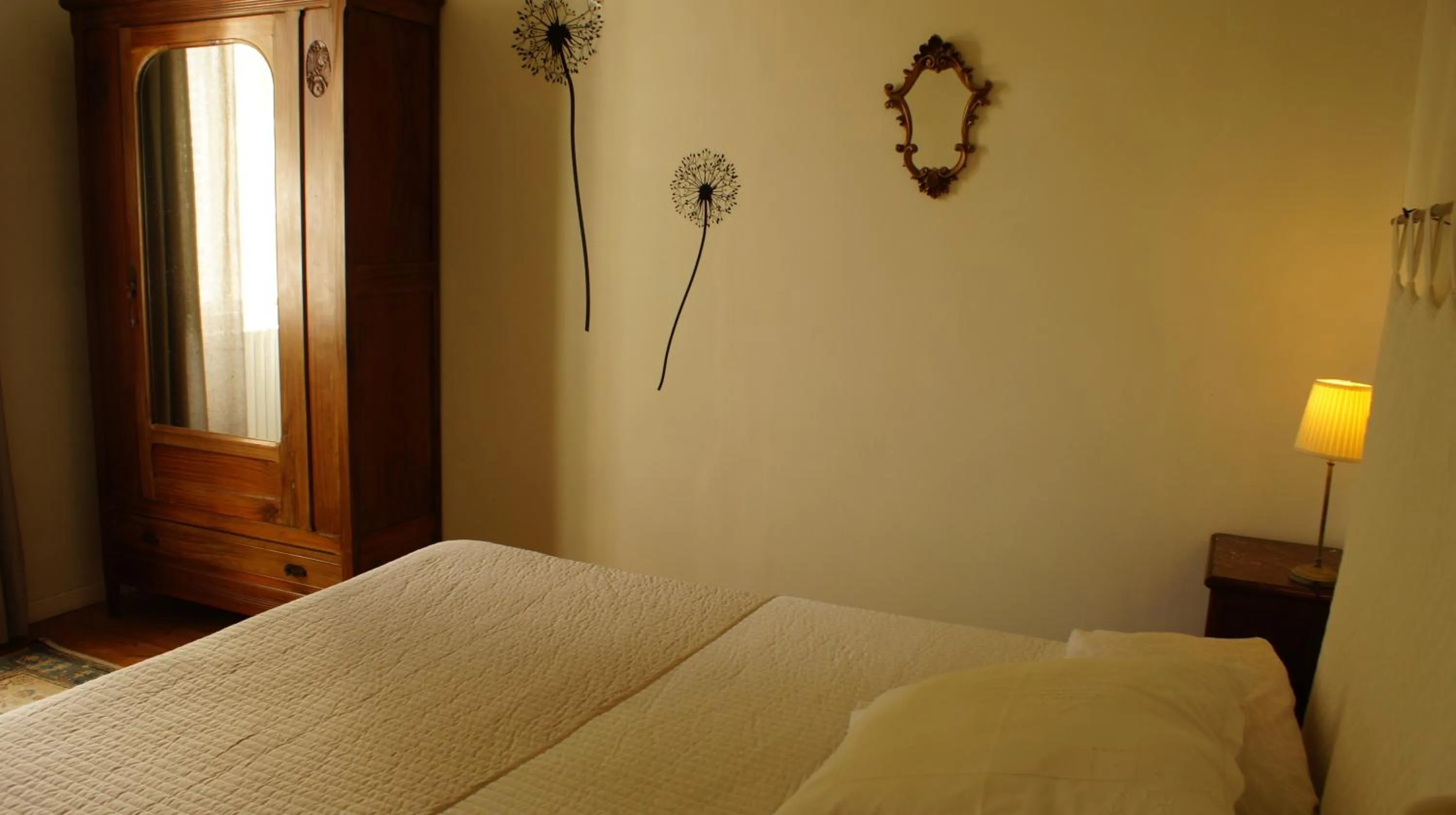 Decorative detail, Bed in Chambres d'hôtes La Hourqueyre