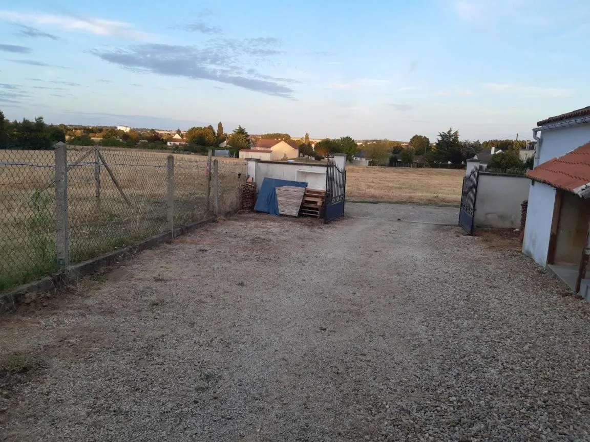 maison blanche piscine et petit déjeuner